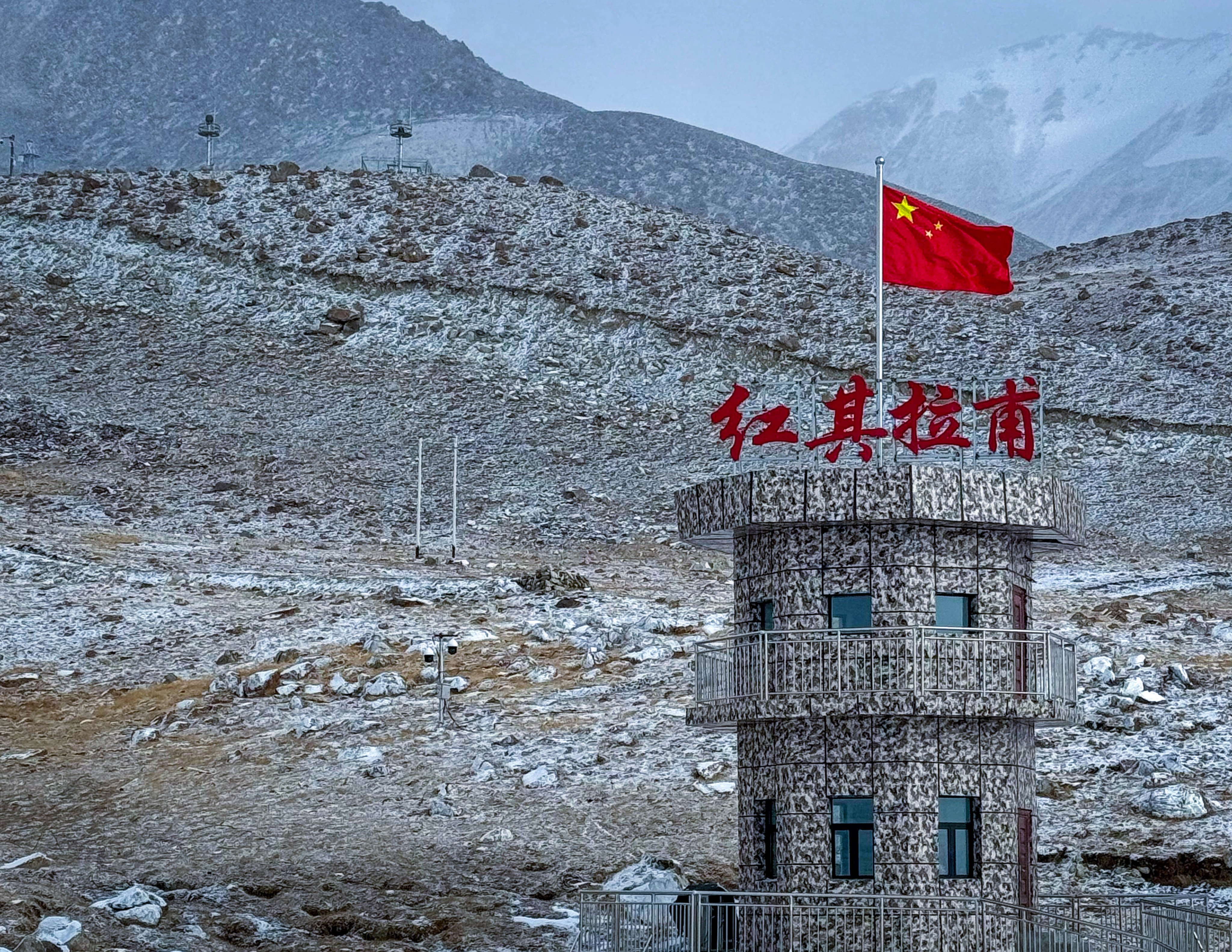 Khunjerab port, the sole border crossing connecting China and Pakistan, will remain open through the winter starting this year. Photo: Weibo/光影小帧