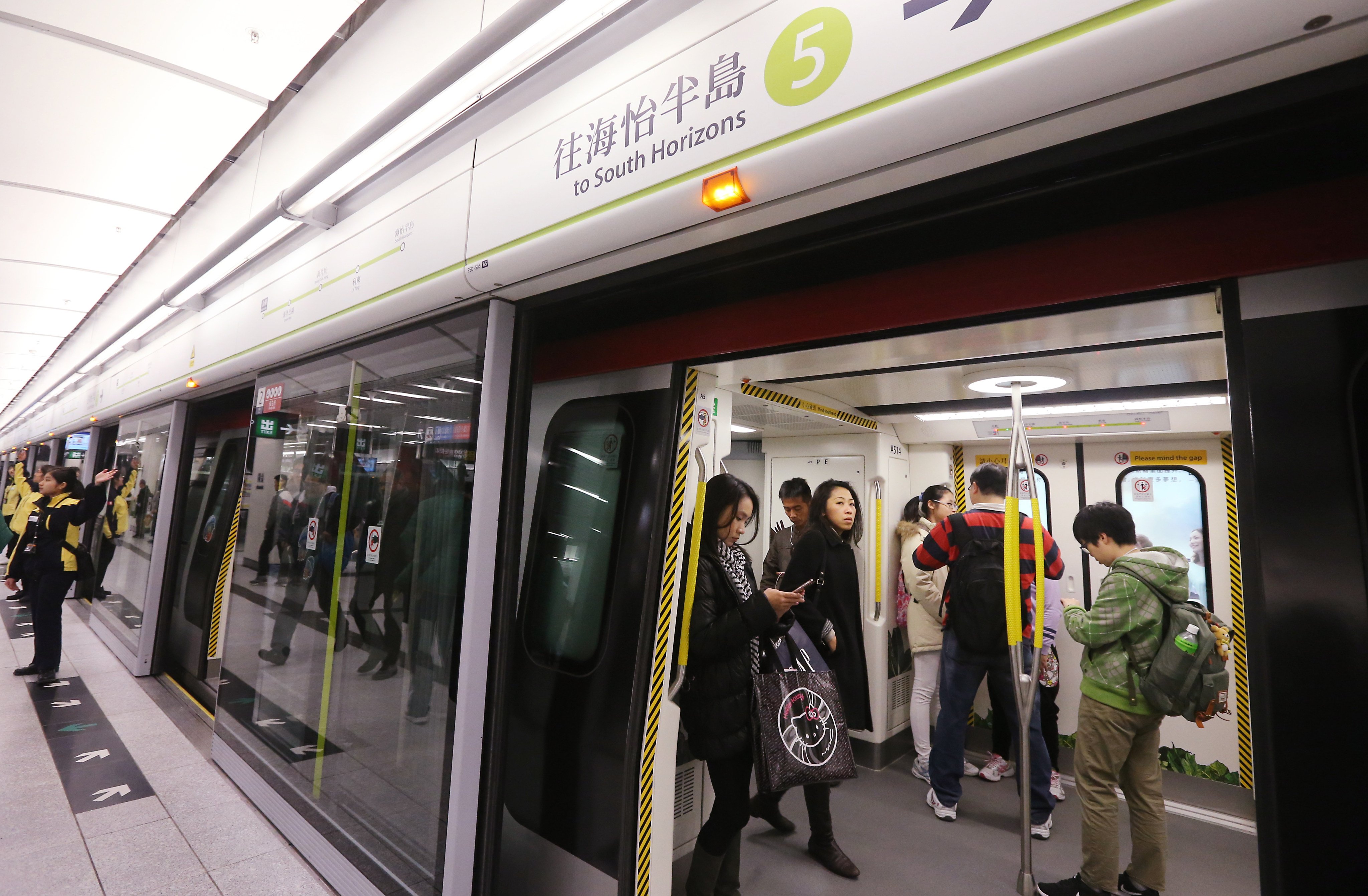 Passengers board a South Island line train at Admiralty station. Photo: 
 Dickson Lee