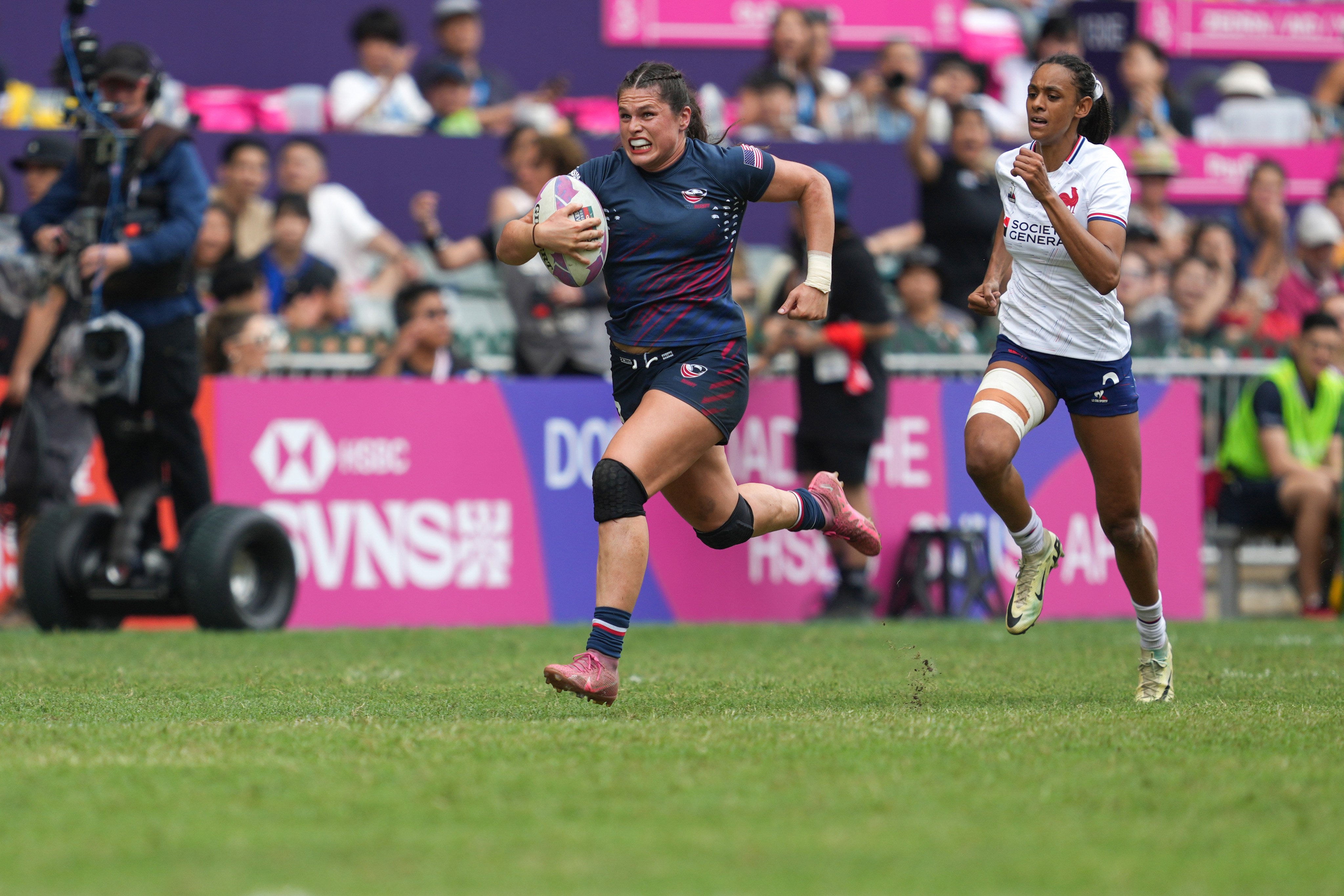 The US’ Ilona Maher races away with the ball from France’s Anne-Cécile Ciofani on day three of the Hong Kong Sevens in April. Photo: Elson Li