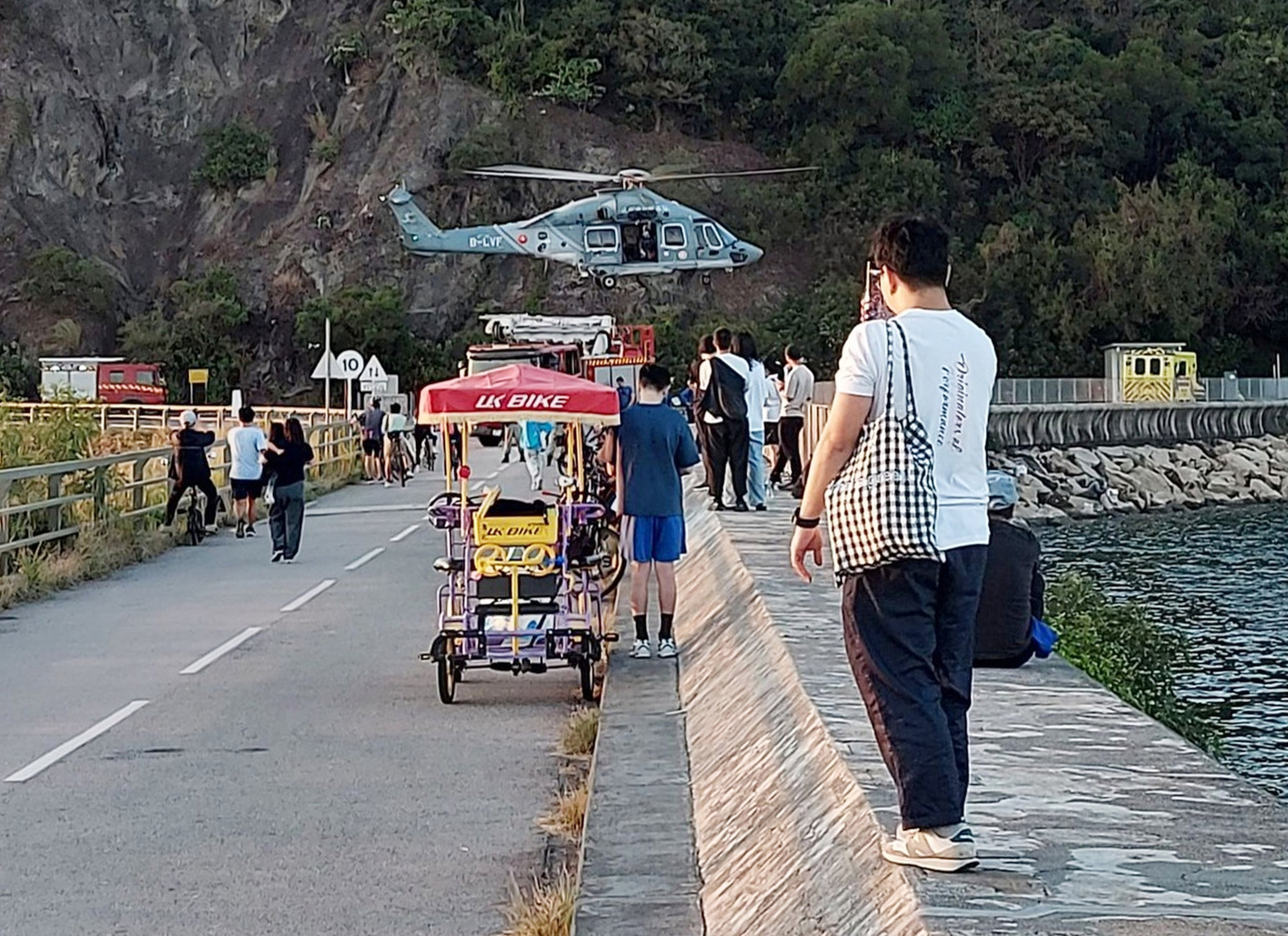 The hiker was airlifted to hospital, where he was pronounced dead. Photo: Facebook/Clarence Li