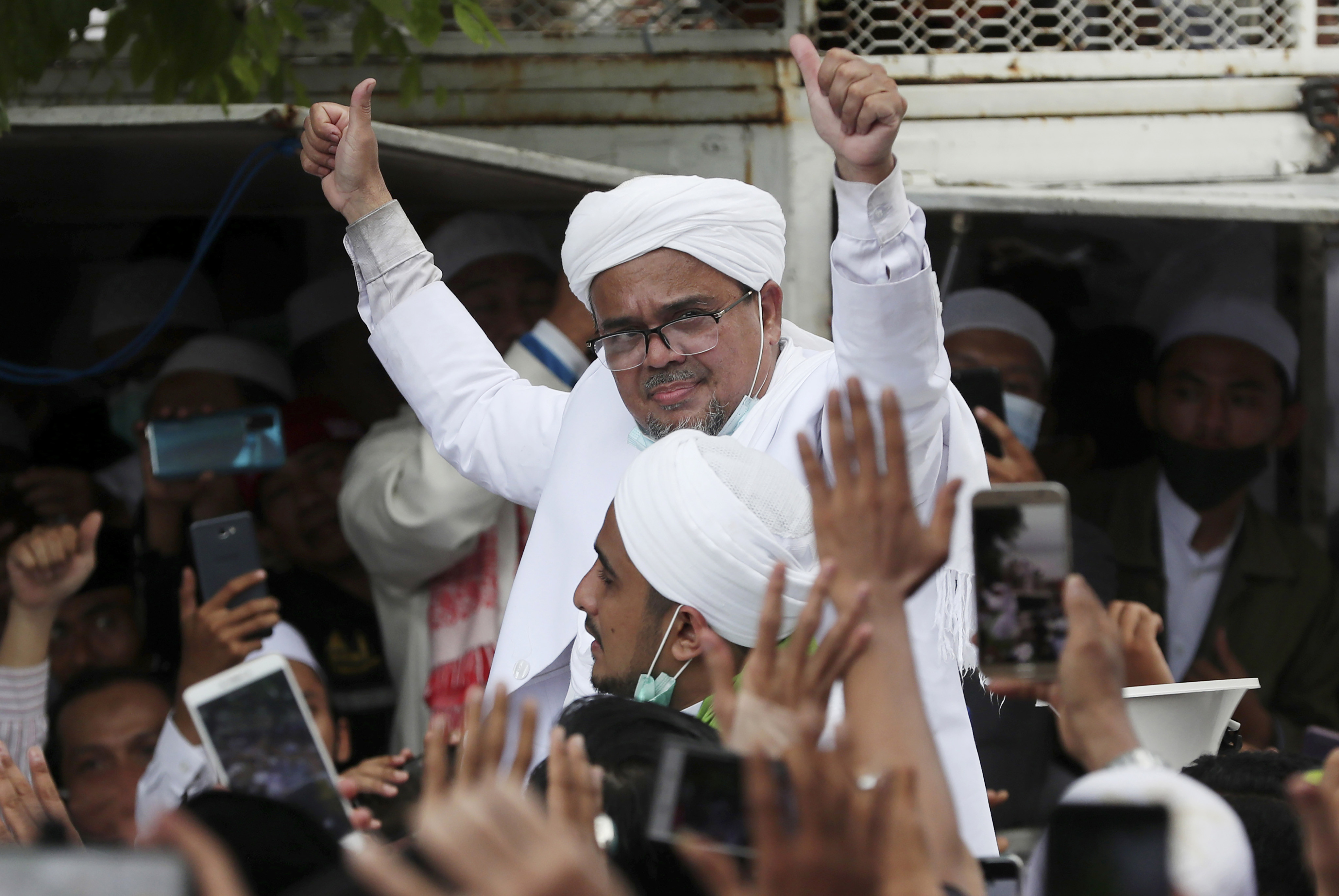 Indonesian Islamic cleric Rizieq Shihab arrives in Jakarta from Saudi Arabia in 2020. Photo: AP