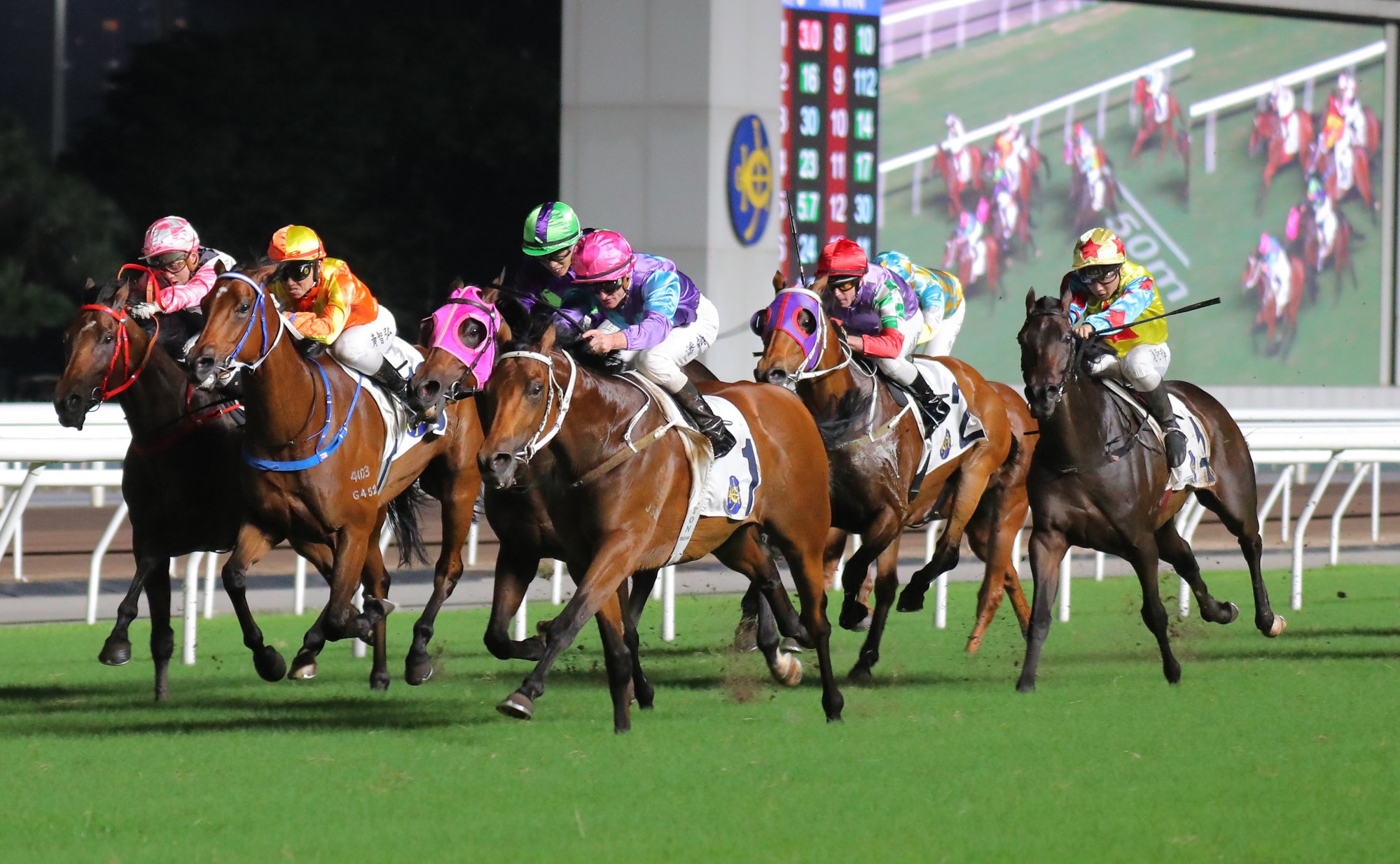 Zac Purton salutes aboard Stunning Peach (centre) at Sha Tin in June.