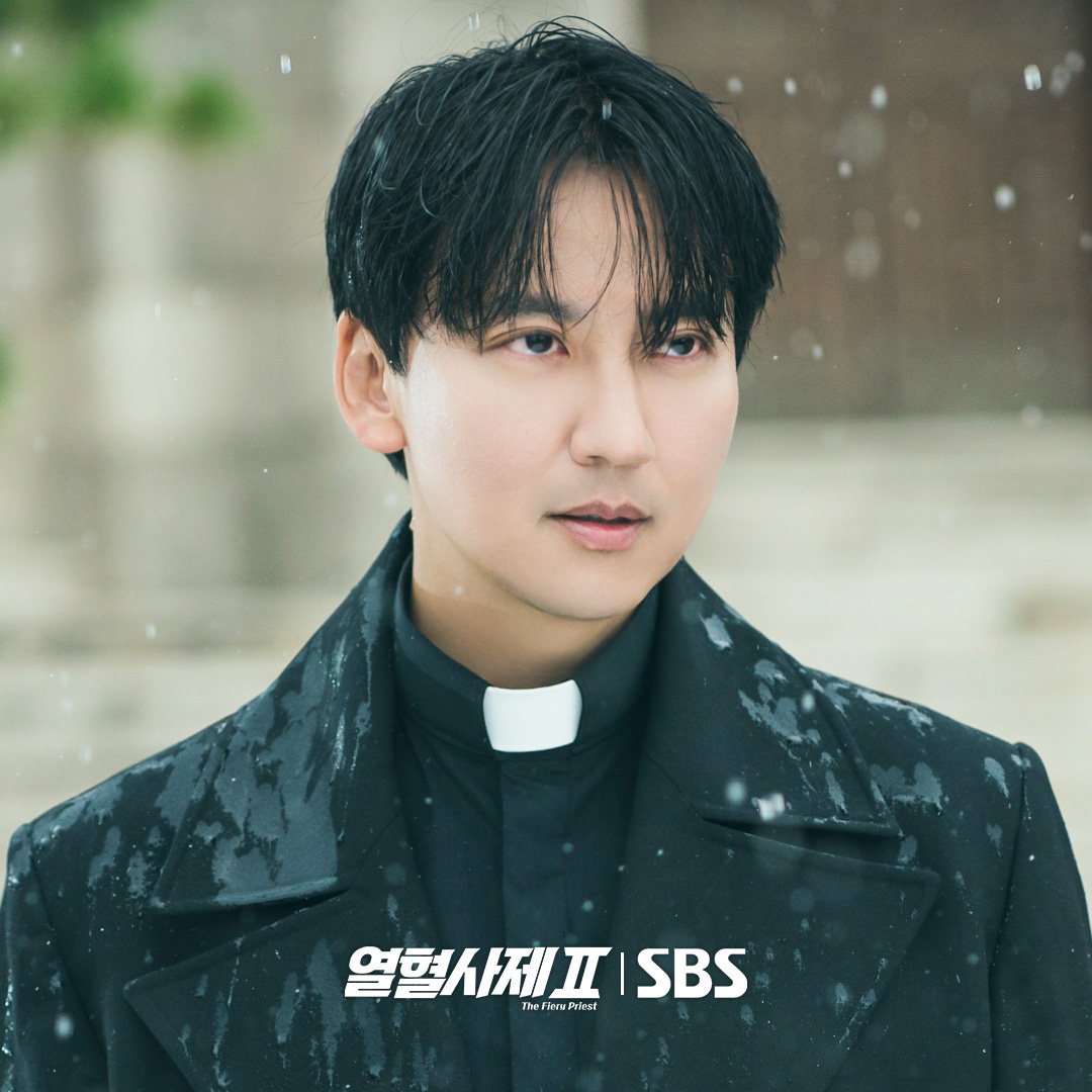 Kim Nam-gil as secret agent turned Catholic priest Kim Hae-il in a still from The Fiery Priest season 2. The show has come to rely on slapstick comedy rather than a strong storyline.