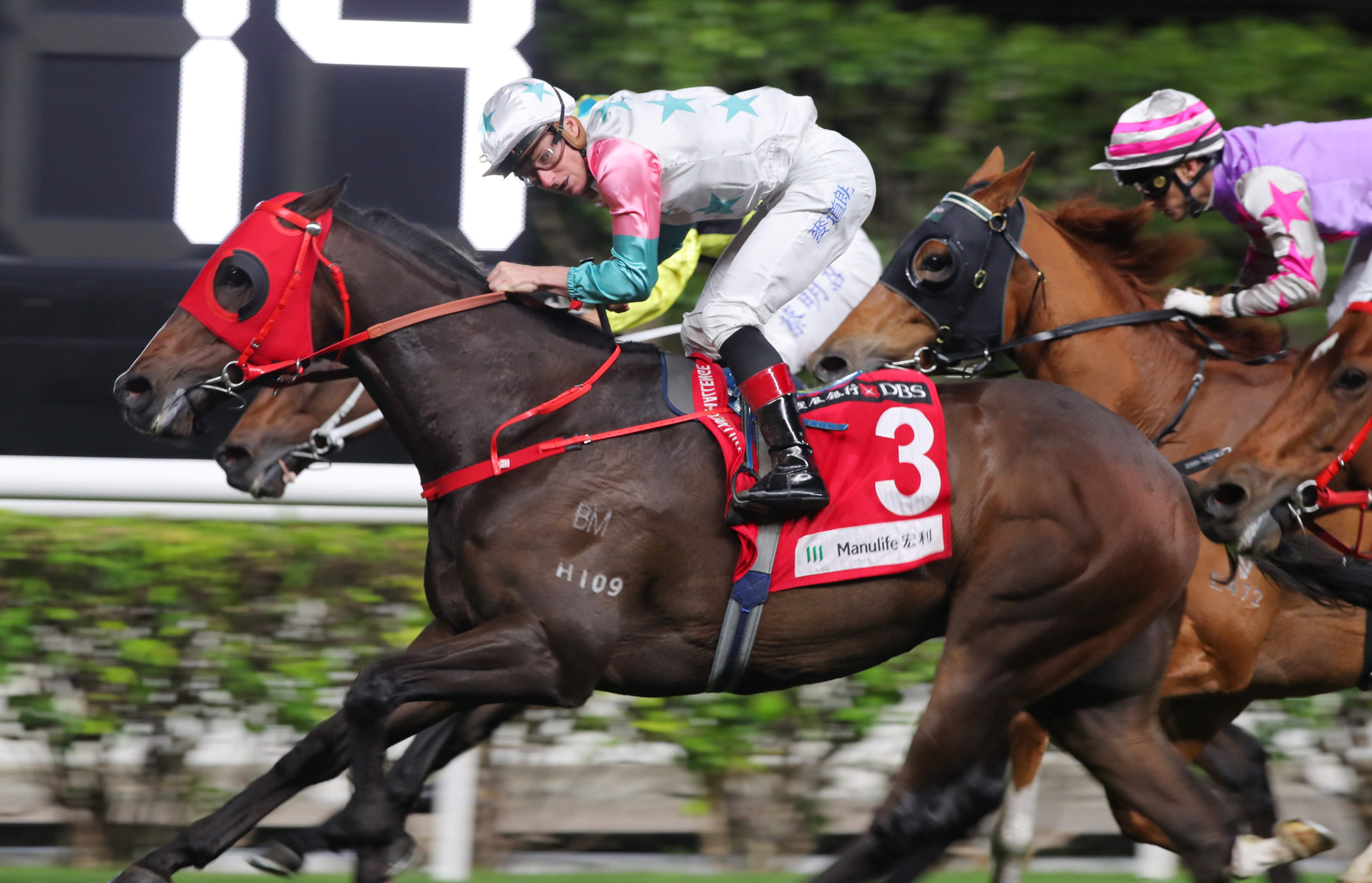 James McDonald steers Chill Chibi to victory in the final at Happy Valley on Wednesday. Photos: Kenneth Chan