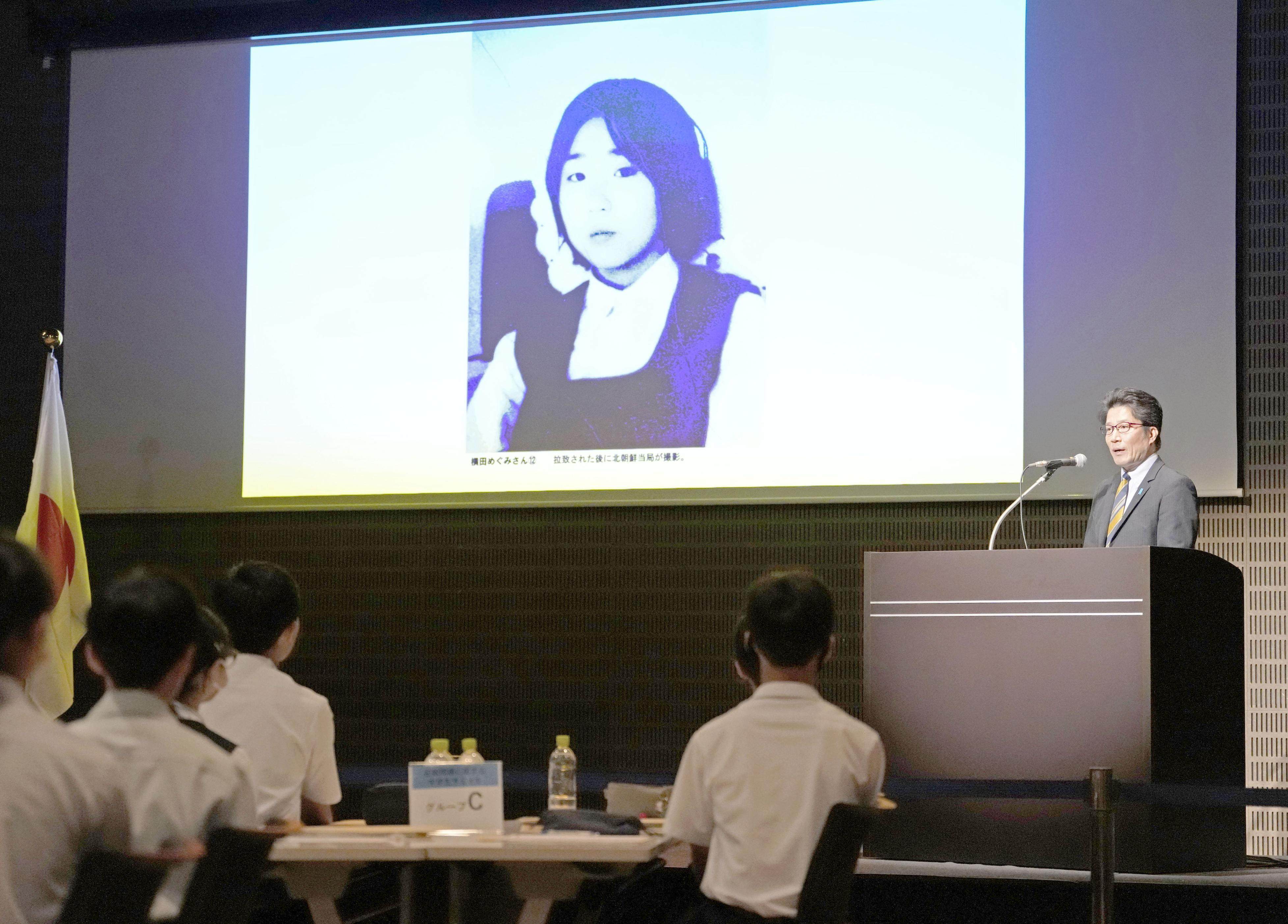 Takuya Yokota, head of a group representing the families of Japanese nationals abducted by North Korea, speaks about the issue in August. His sister Megumi (on the screen) was abducted by North Korea in 1977. Photo: Kyodo