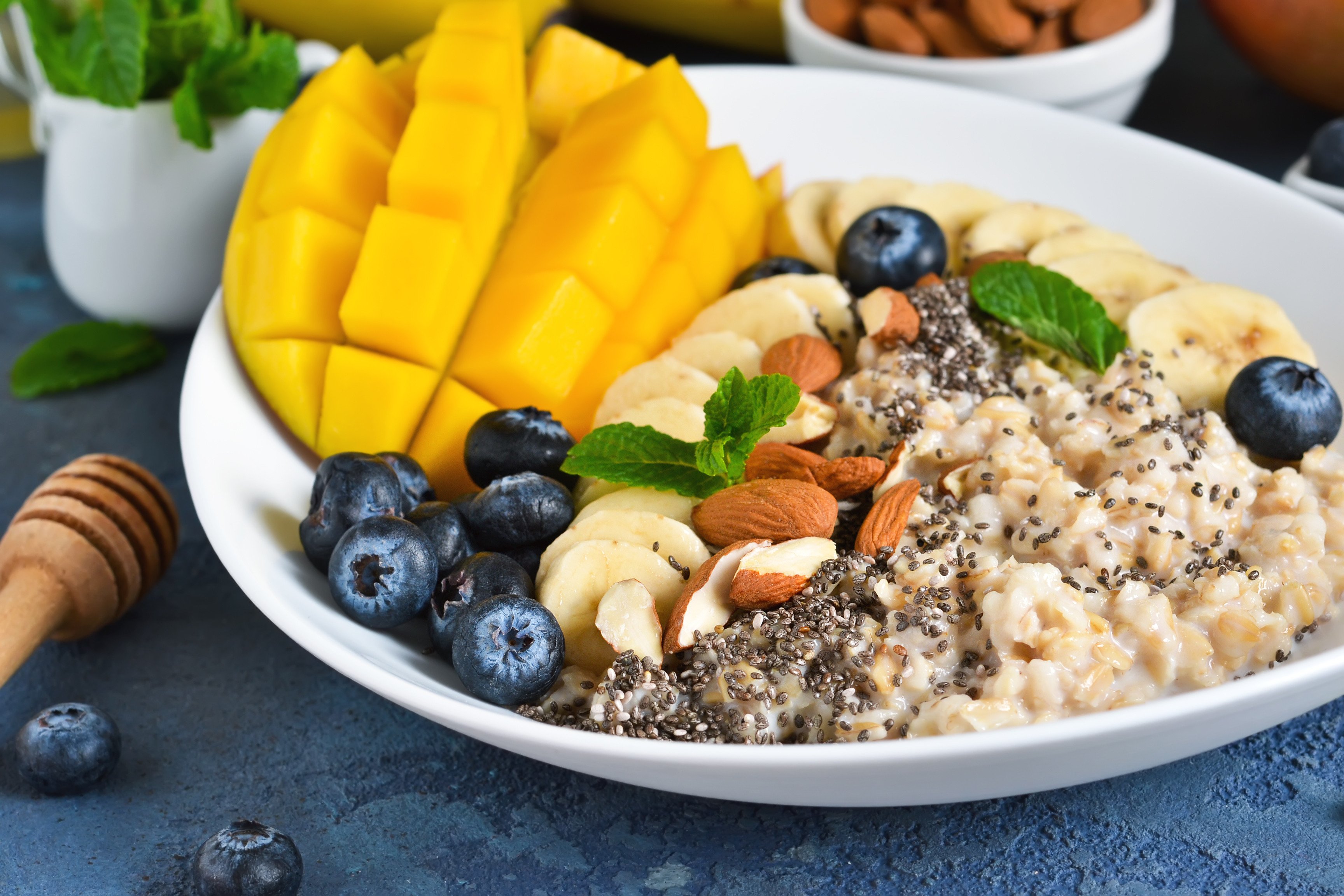 Eat oatmeal for a fibre-filled breakfast with benefits from weight management to good heart and gut health. Get creative to make oats tastier. Photo: Shutterstock