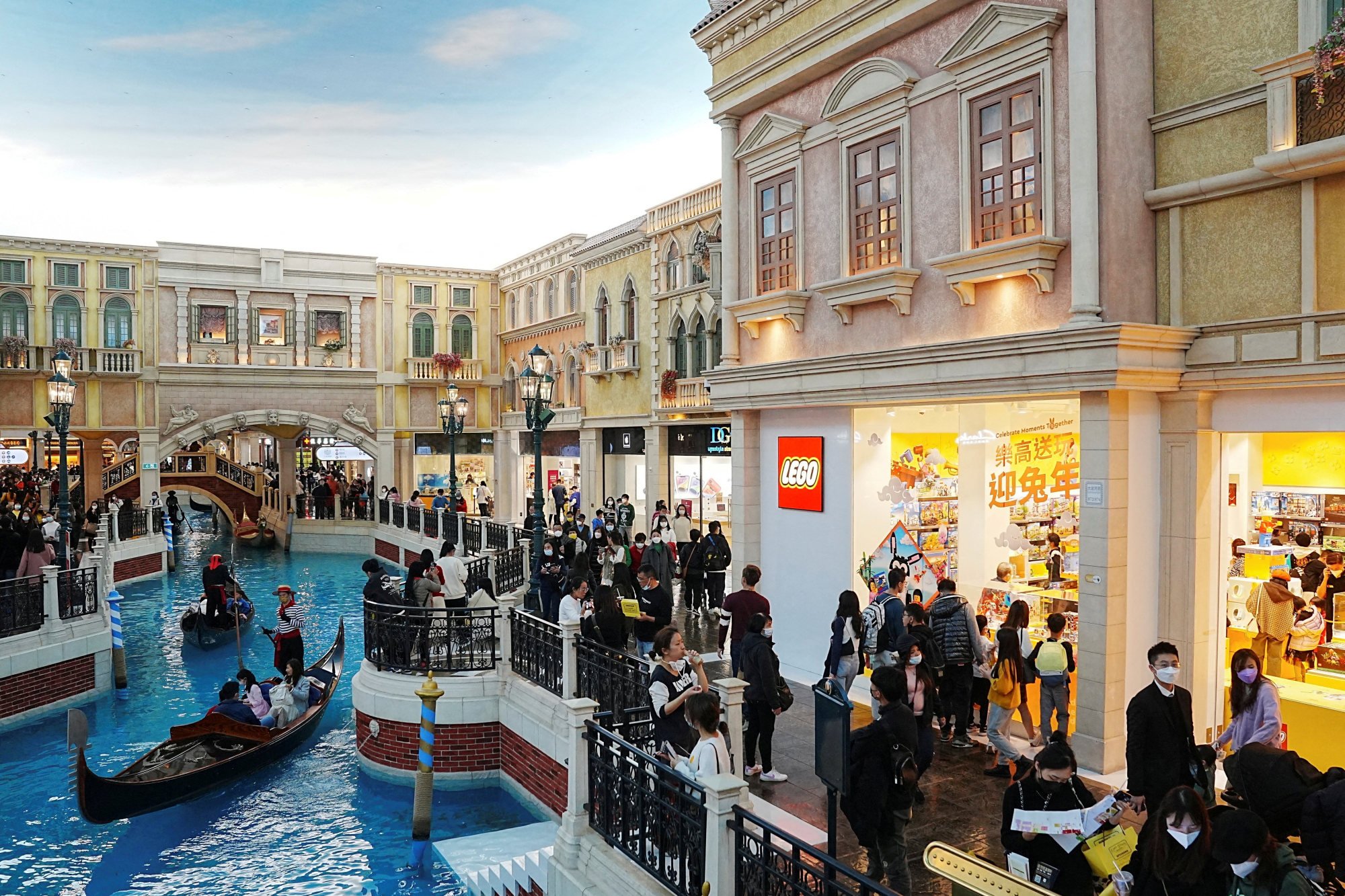 Visitors at the Grand Canal shop inside the Venetian Macao hotel which is operated by Sands China during Lunar New Year in Macau, China, January 24, 2023. Photo: Reuters