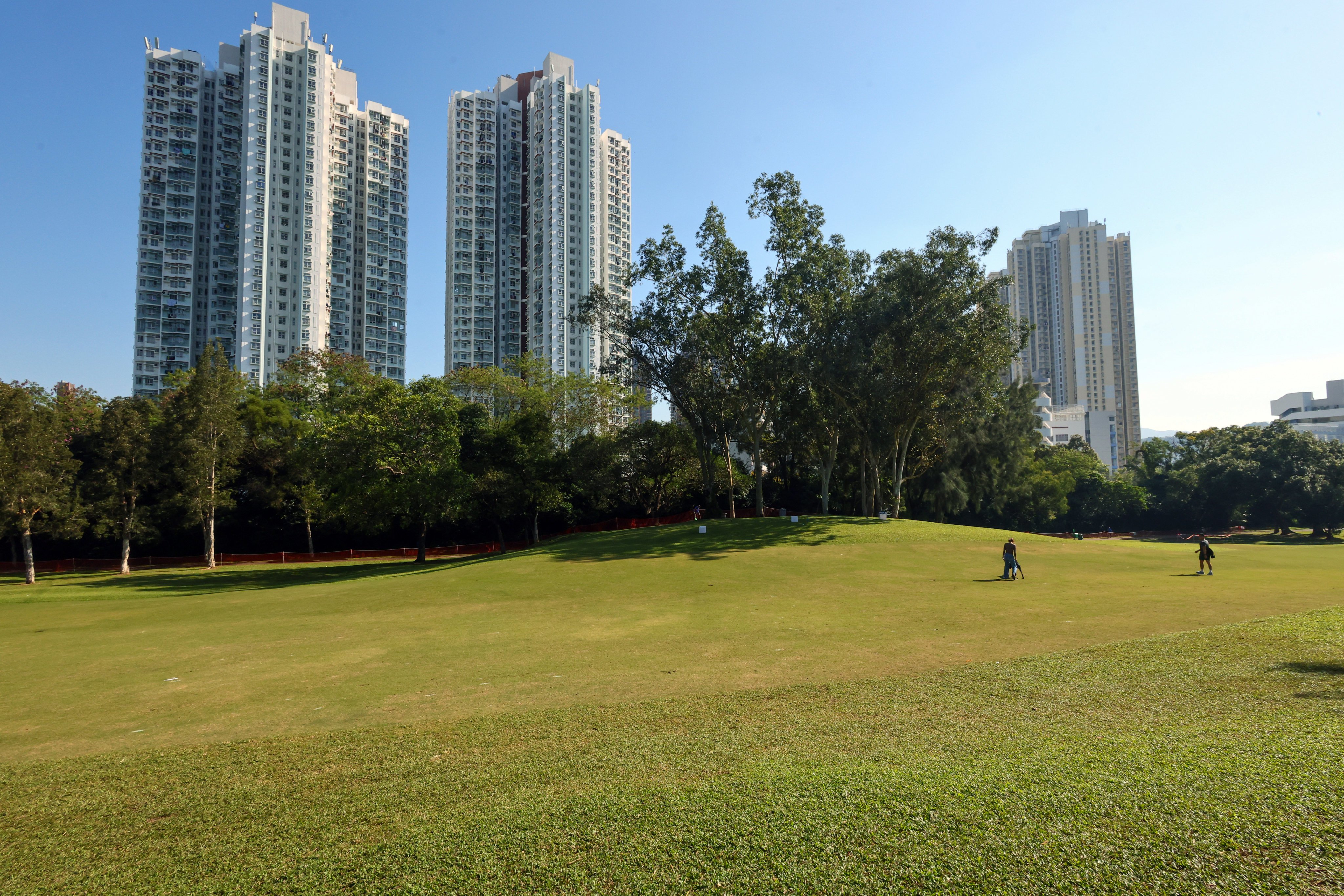 The controversy over the decision to use some of Hong Kong’s oldest golf course for housing continues. Photo: Dickson Lee