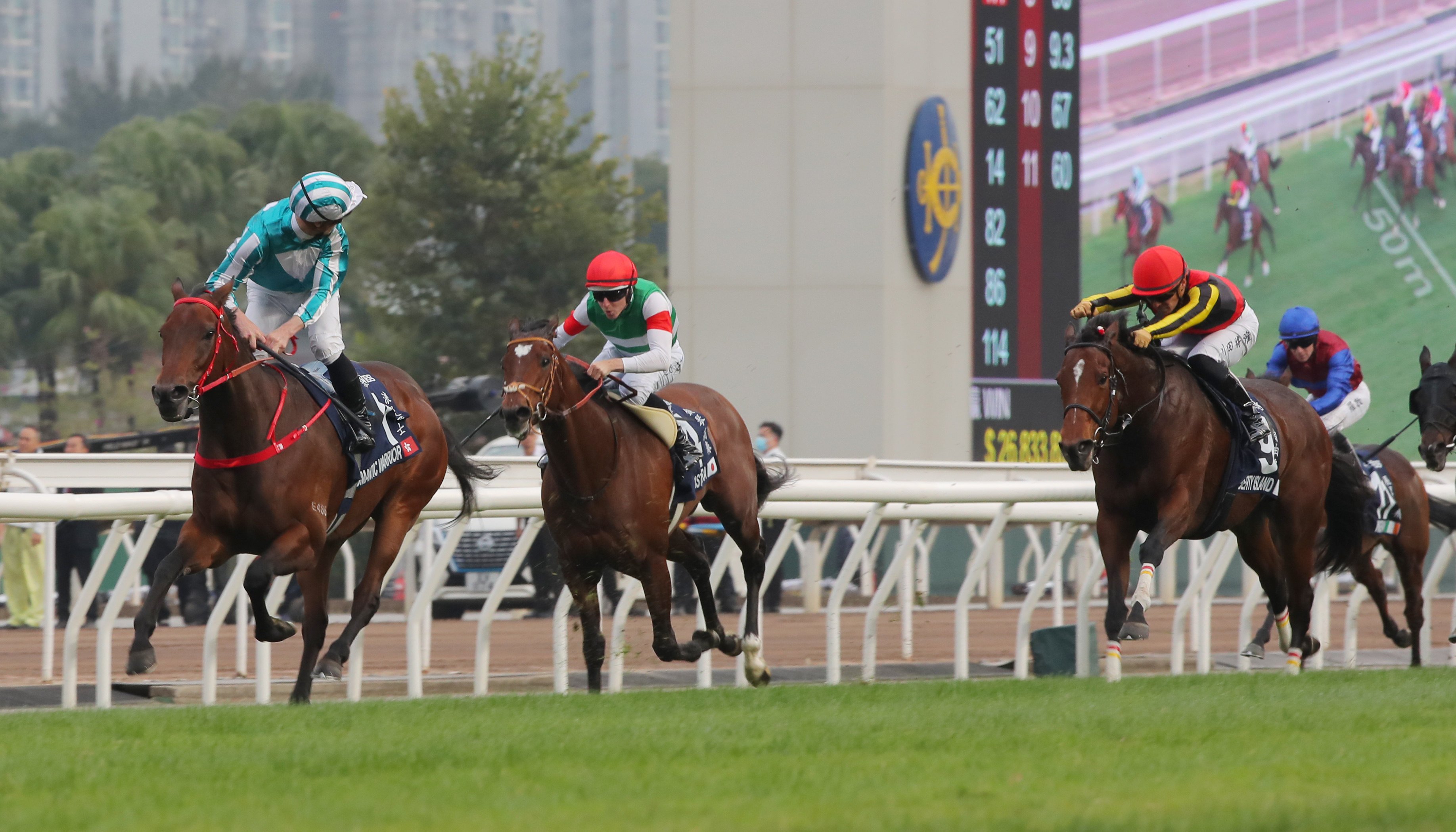 James McDonald looks back at his rivals as Romantic Warrior wins a record third straight Hong Kong Cup. Photos: Kenneth Chan