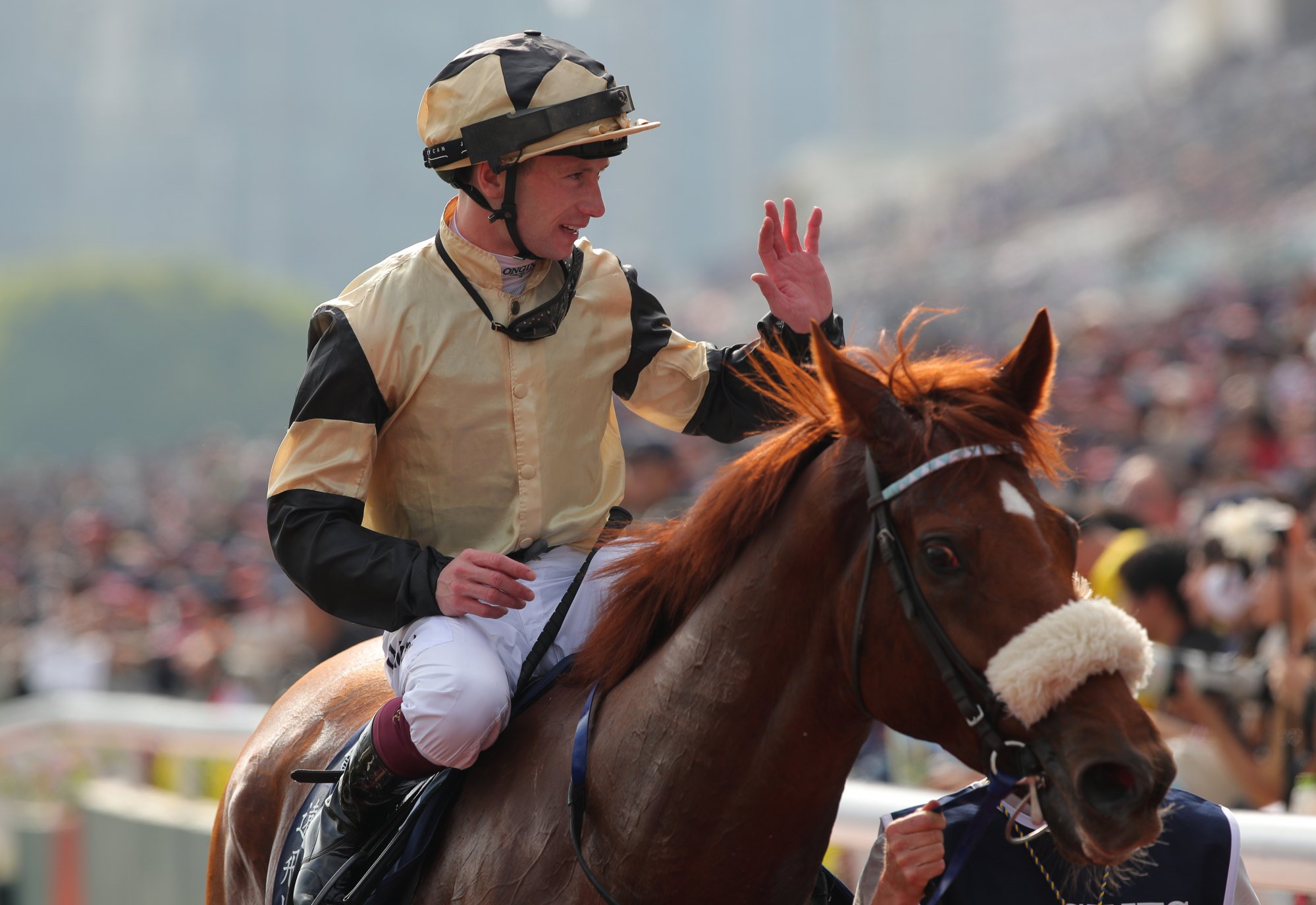 Oisin Murphy greets the crowd en route to the winners’ enclosure.