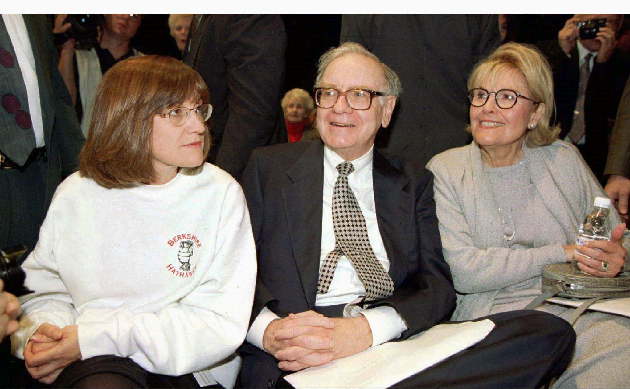 Who was Warren Buffett’s first wife Susan Thompson Buffett, and why was their marriage described as “unconventional’”? Photo: Reuters