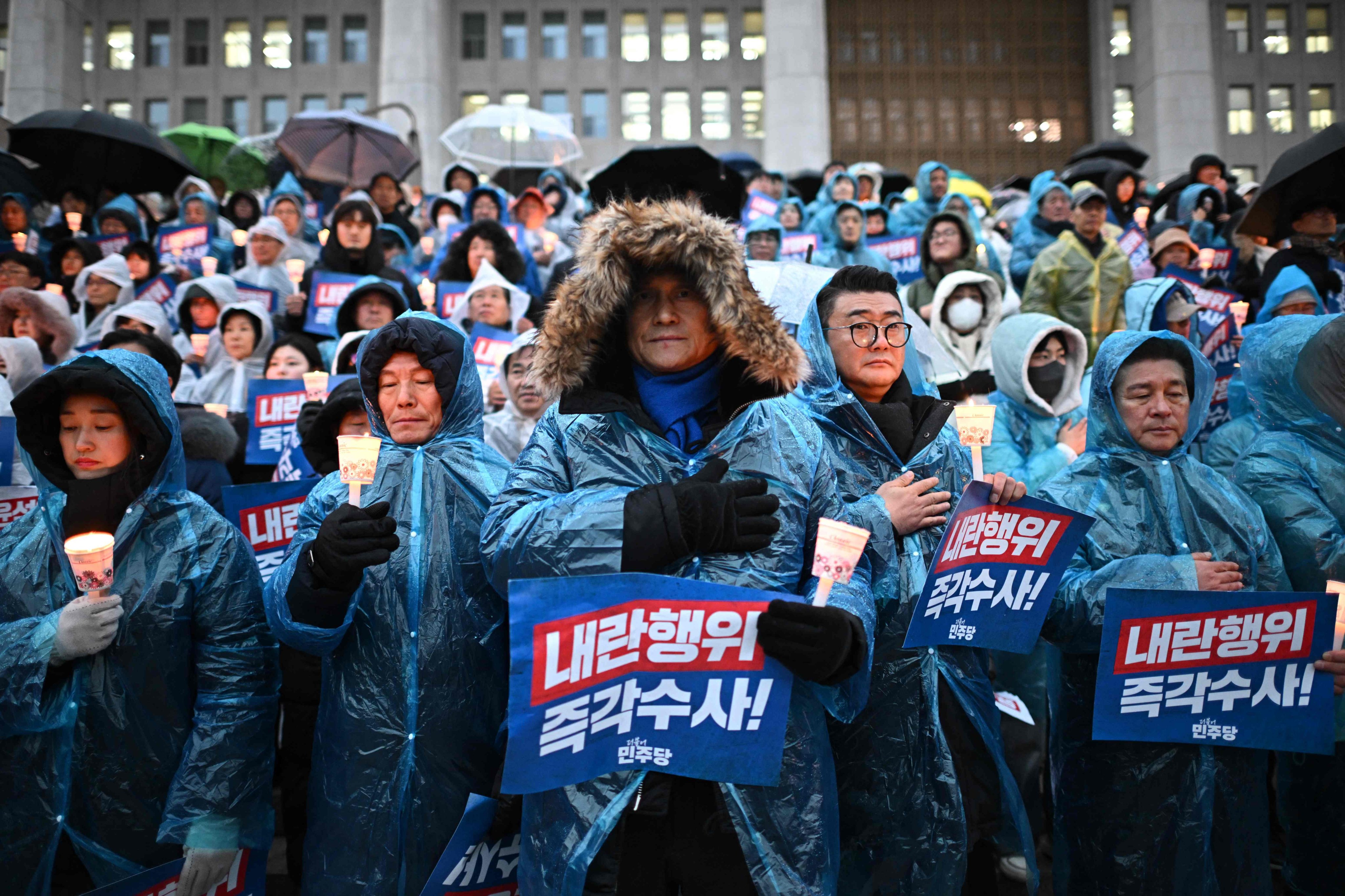 Protesters take part in a candlelight rally calling for South Korea President Yoon Suk-yeol to step down, outside the National Assembly in Seoul on December 5. Yoon has now been barred from travelling abroad, less than a week after plunging South Korea into chaos by briefly imposing martial law. Photo: AFP