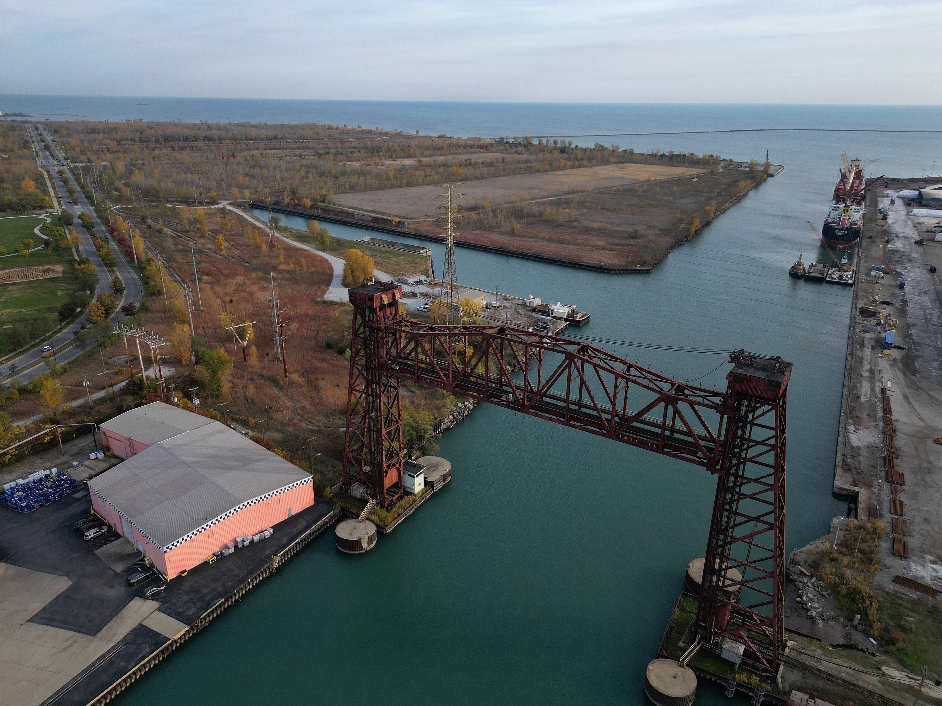 An empty parcel of land surrounded by water on three sides including Lake Michigan to the east that PsiQuantum, an American quantum-computing company, plans to build on the border between Illinois and Indiana. Photo: Chicago Tribune/TNS