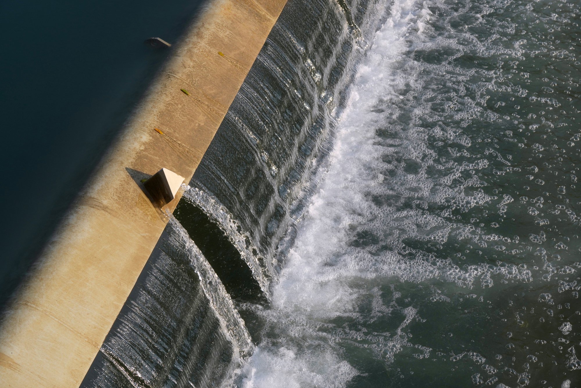 The smart water gate rises and falls according to the tide. Photo: Elson Li