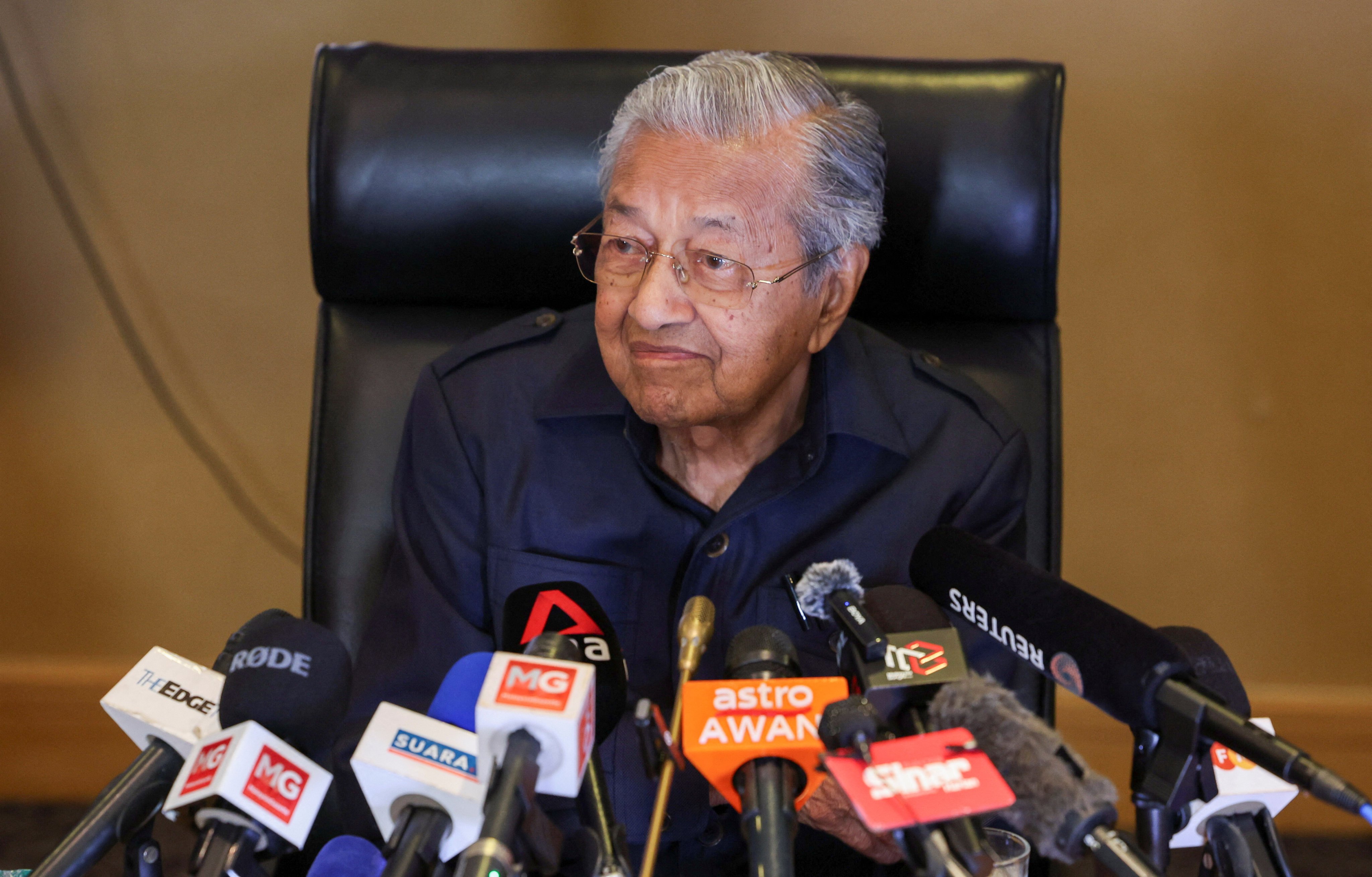 Former Malaysian Prime Minister Mahathir Mohamad holds a press conference at Putrajaya on Tuesday. Photo: Reuters