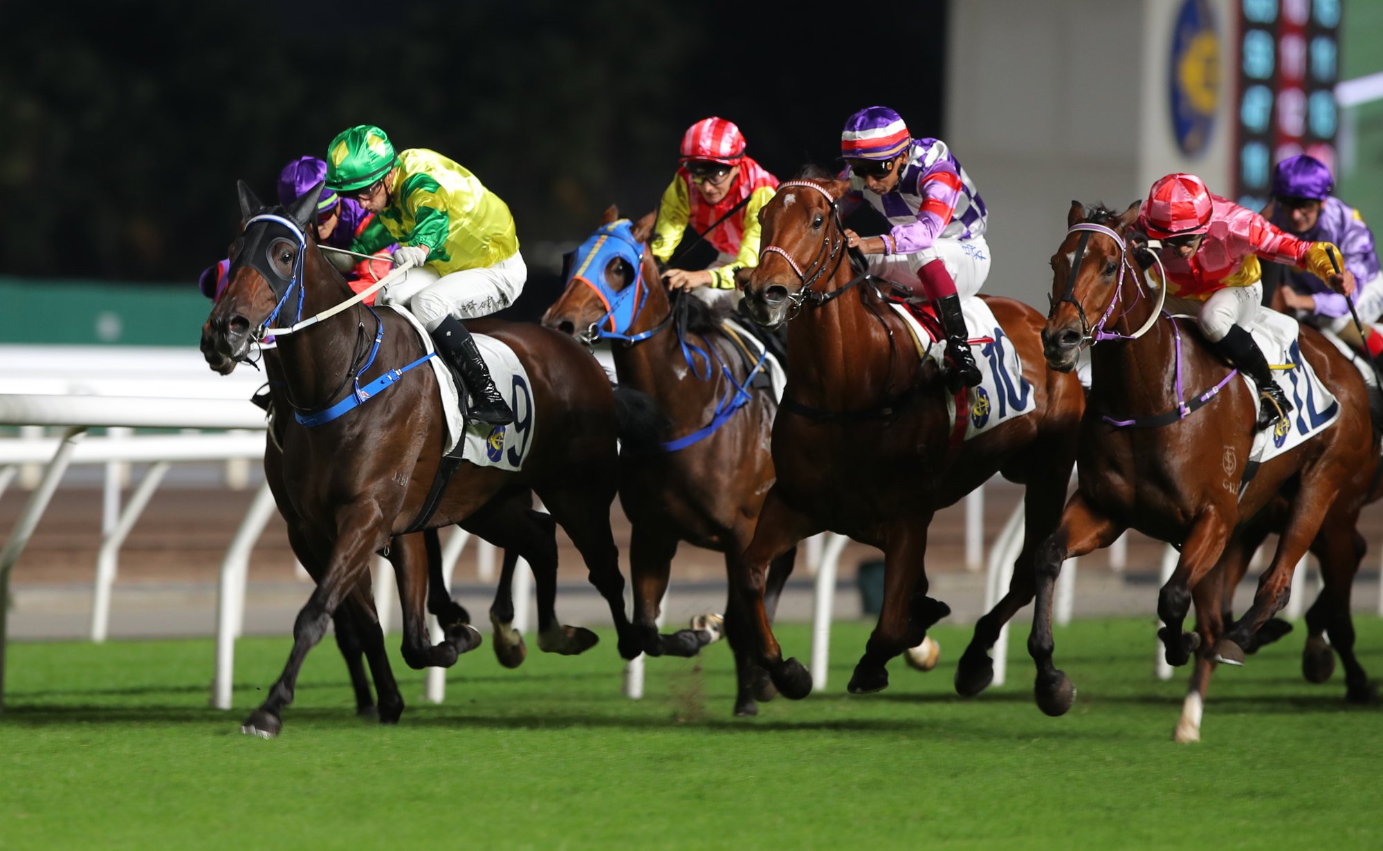 Lyle Hewitson boots home Sky Trust (left) at Sha Tin.
