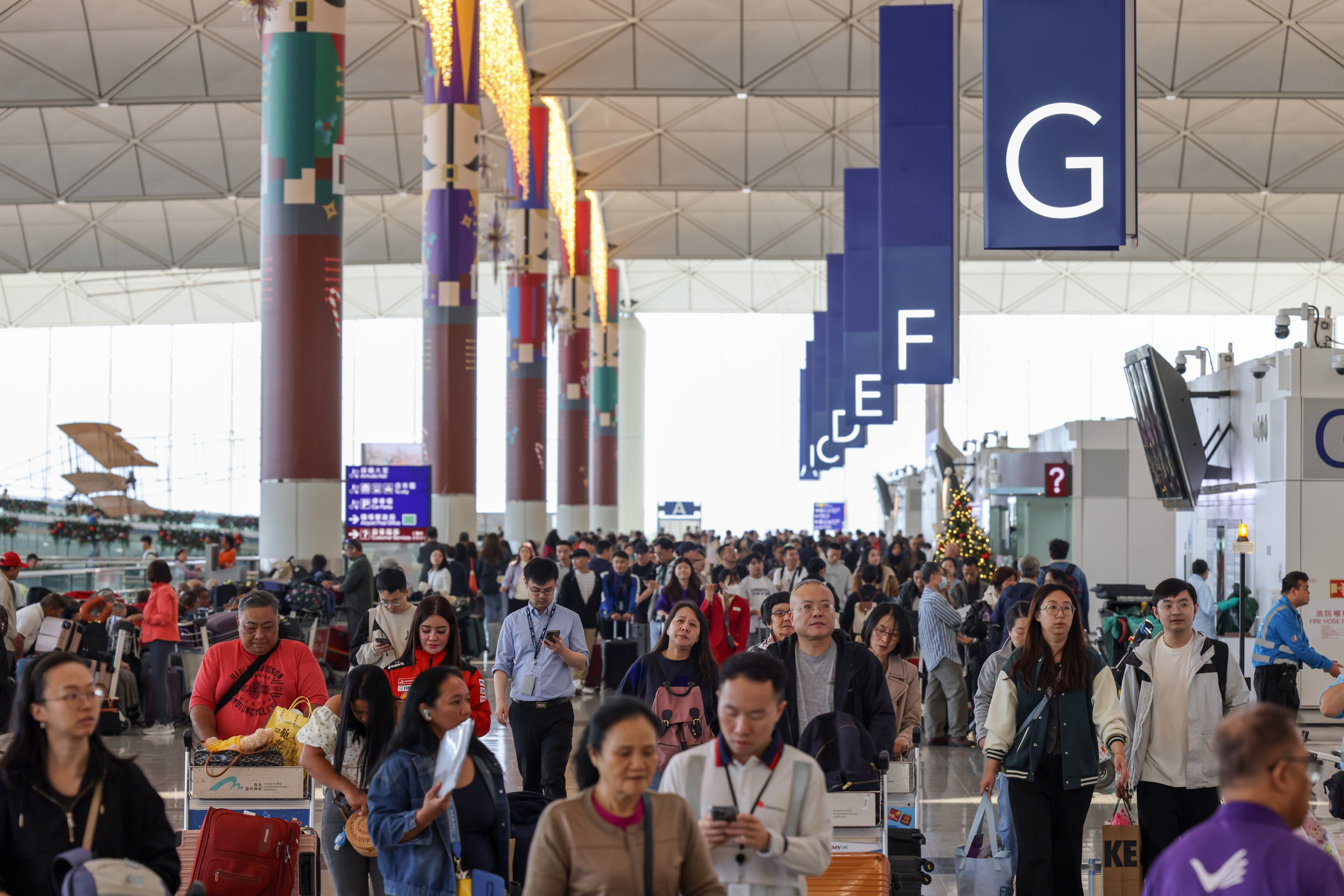 About 200,000 daily air travellers are expected in Hong Kong over the Christmas holiday, according to the Airport Authority. Photo: Nora Tam