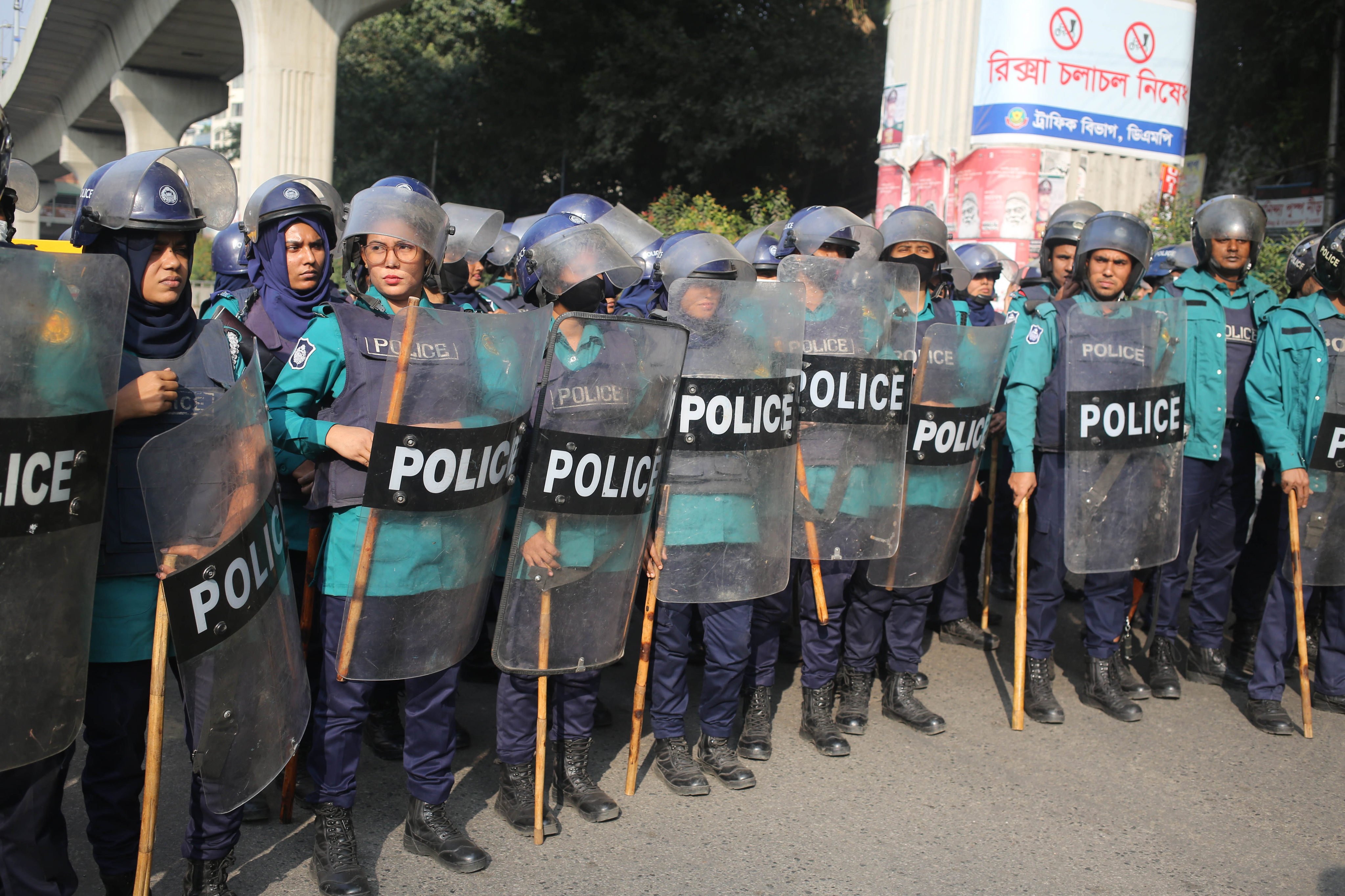 Police standing guard in Dhaka, Bangladesh. Photo: dpa