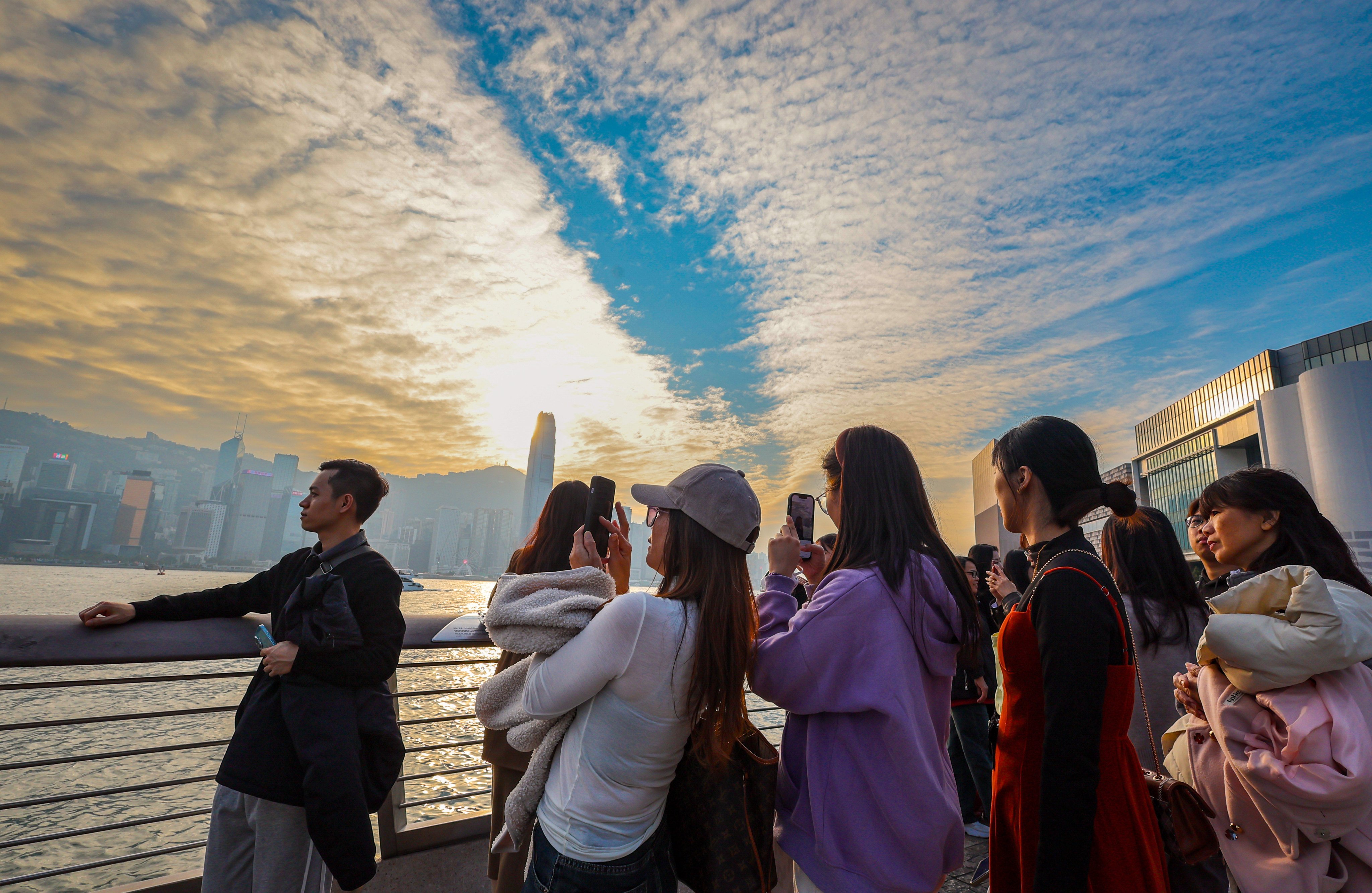 The Observatory has attributed the cool weather along the coast of Guangdong province to a “strong” northeast monsoon. Photo:  Dickson Lee