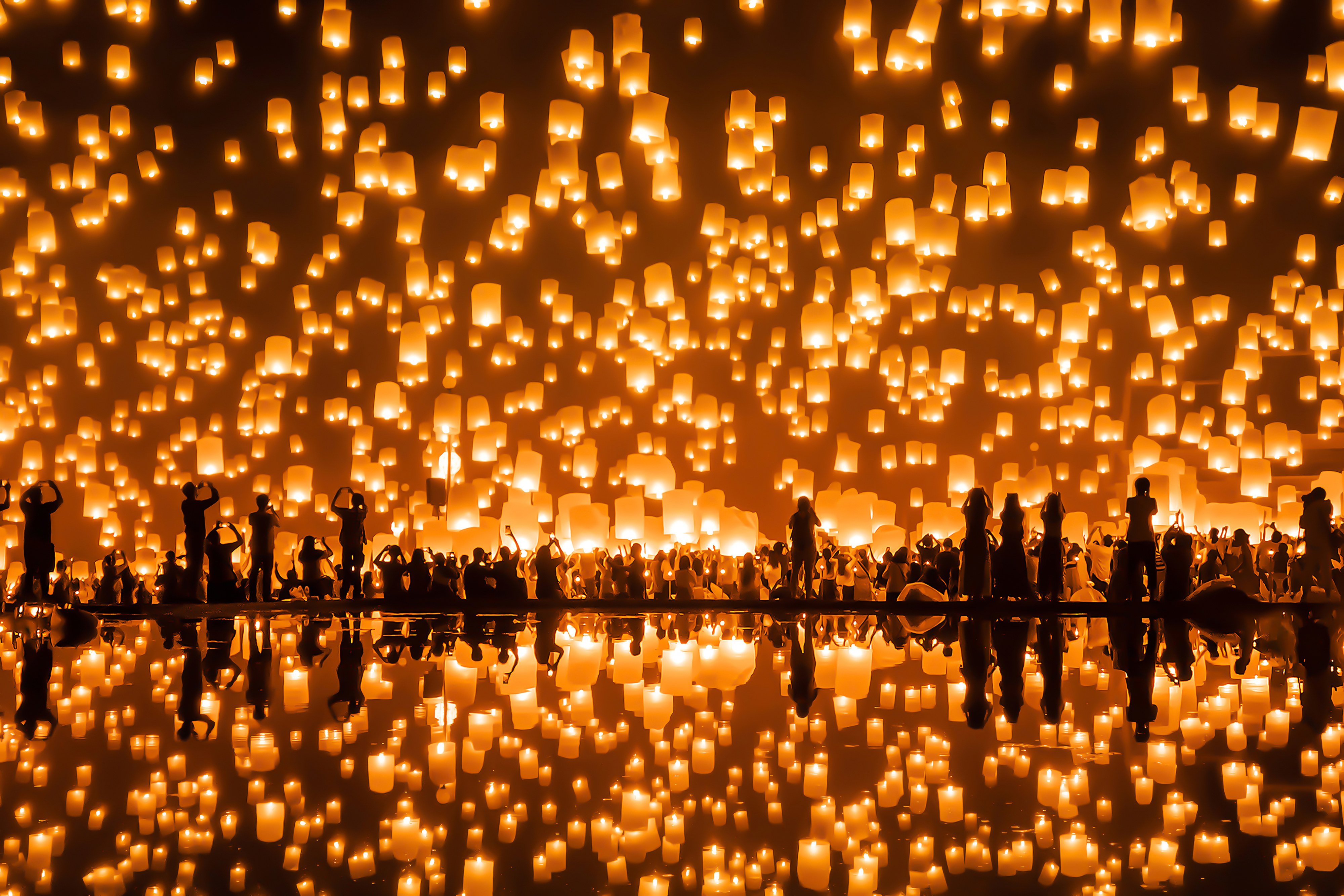 During the traditional festival of Loy Krathong in Chiang Mai, Thai people release sky floating lanterns or lamp to worship Buddha’s relics with reflection. Photo: Getty Images