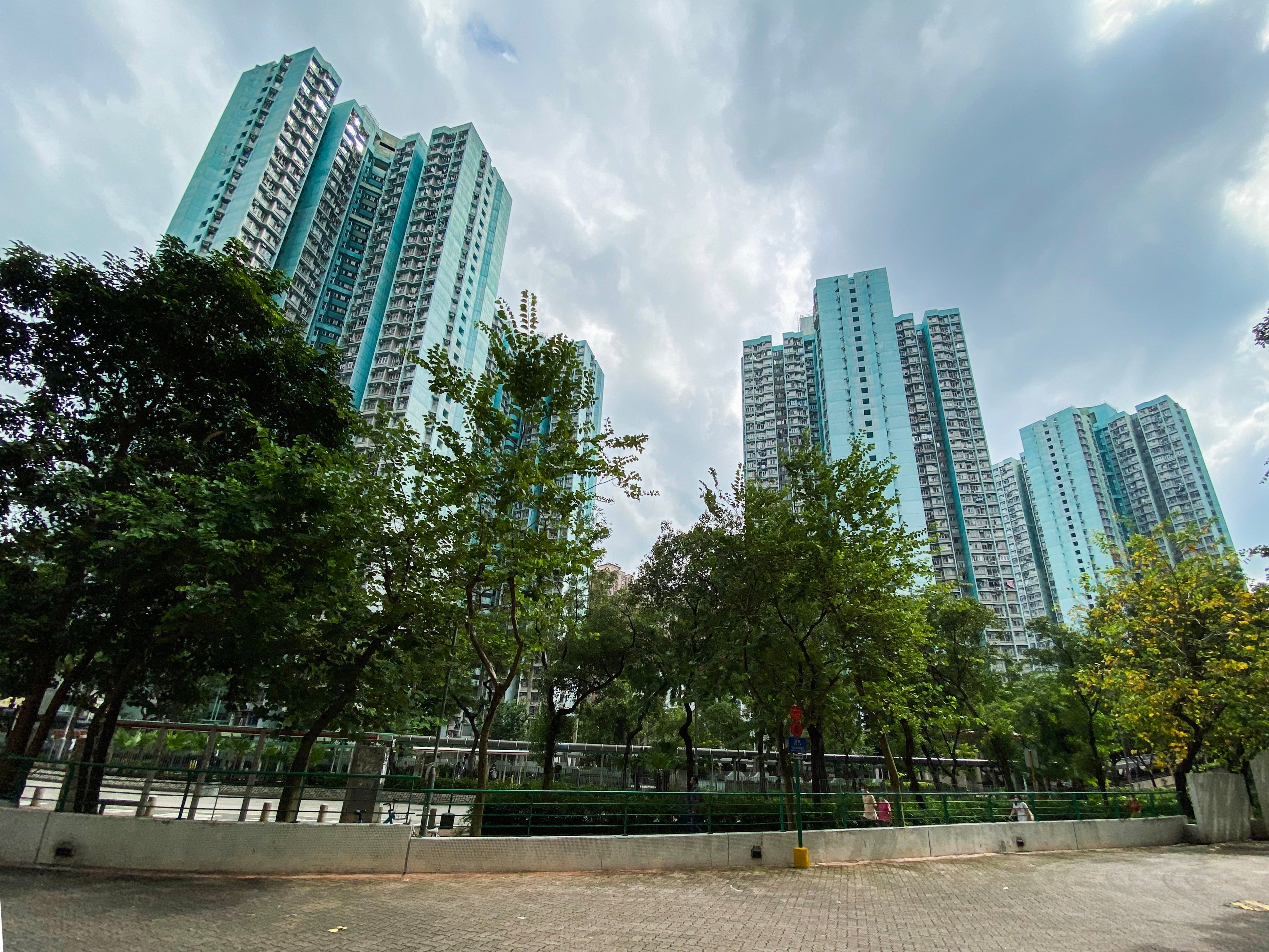 The fire broke out in a flat at King Shing Court in Fanling on Monday afternoon. Photo: Handout