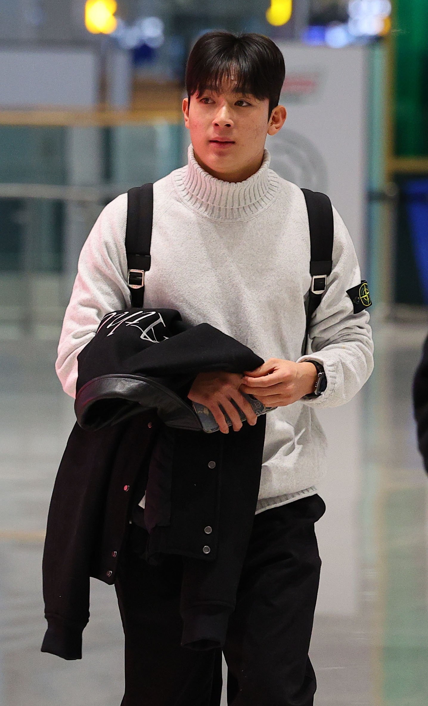 South Korean footballer Yang Min-hyeok arrives at Incheon International Airport on his way to joining English Premier League club Tottenham Hotspur. Photo: EPA-EFE