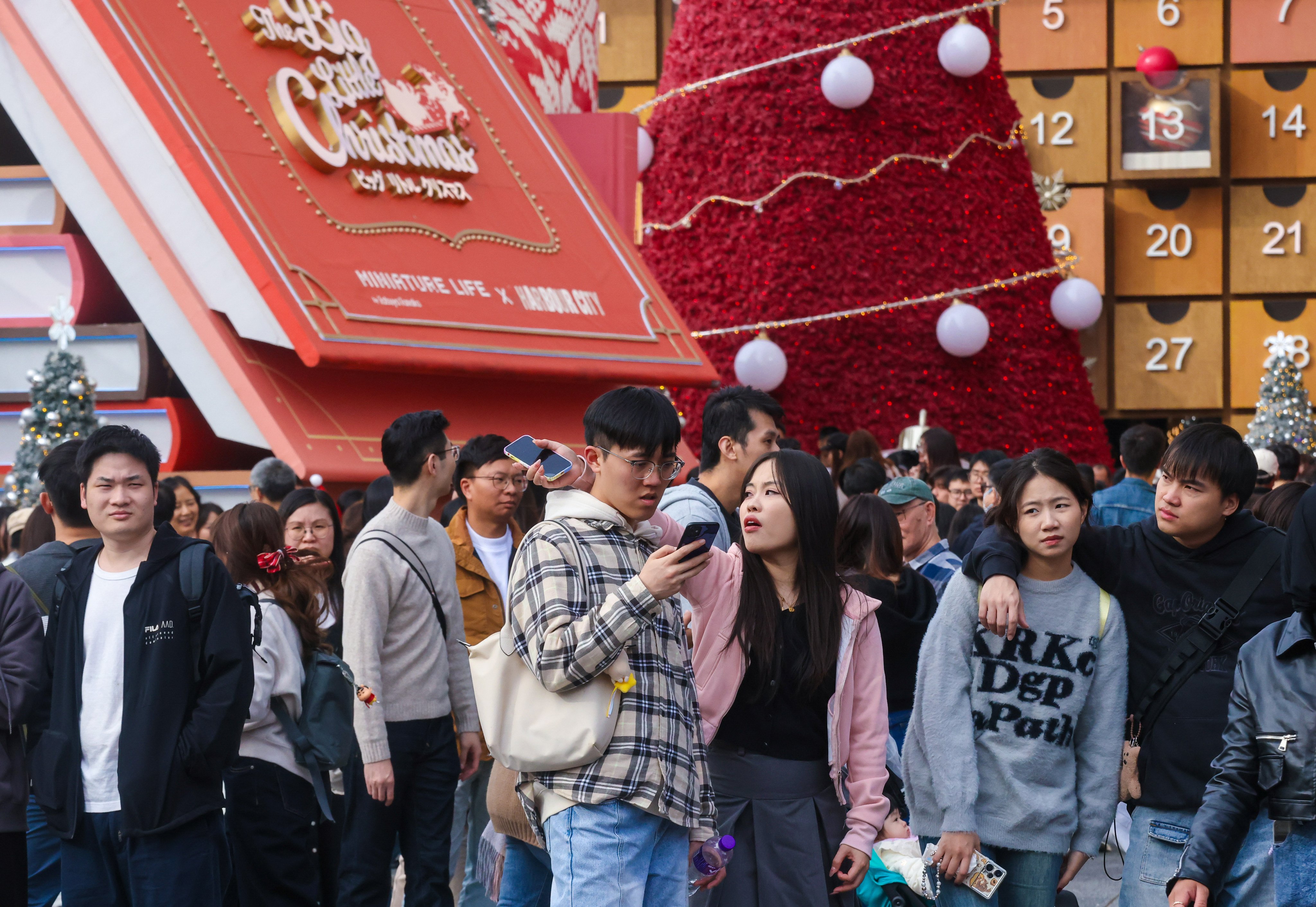 The number of mainland Chinese tourists coming to Hong Kong has been on the rise since the resumption of a multi-entry visa scheme. Photo: Jonathan Wong