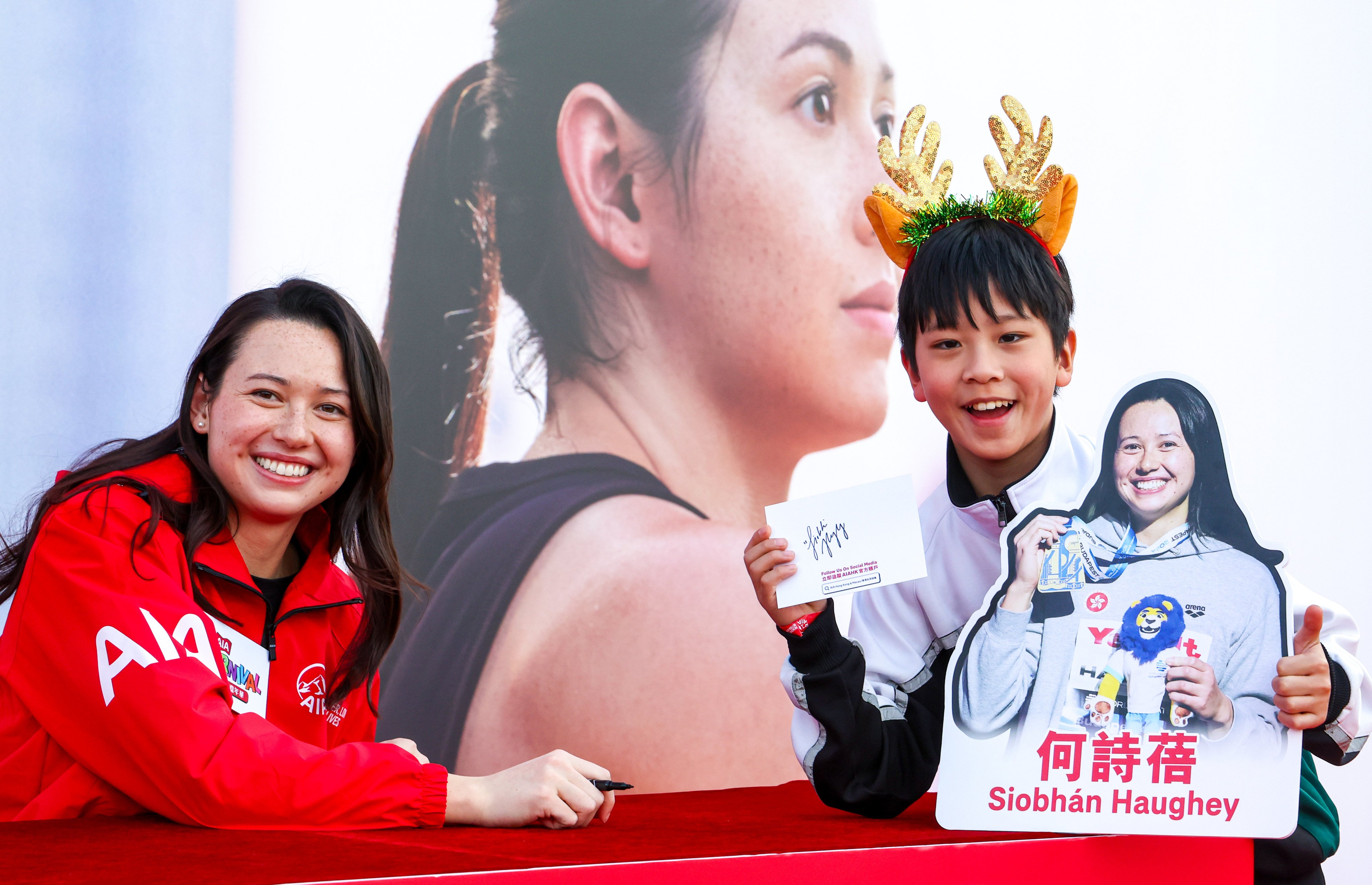 Siobhan Haughey and a young fan at the AIA Carnival Community Celebration event in Central. Photo: Dickson Lee