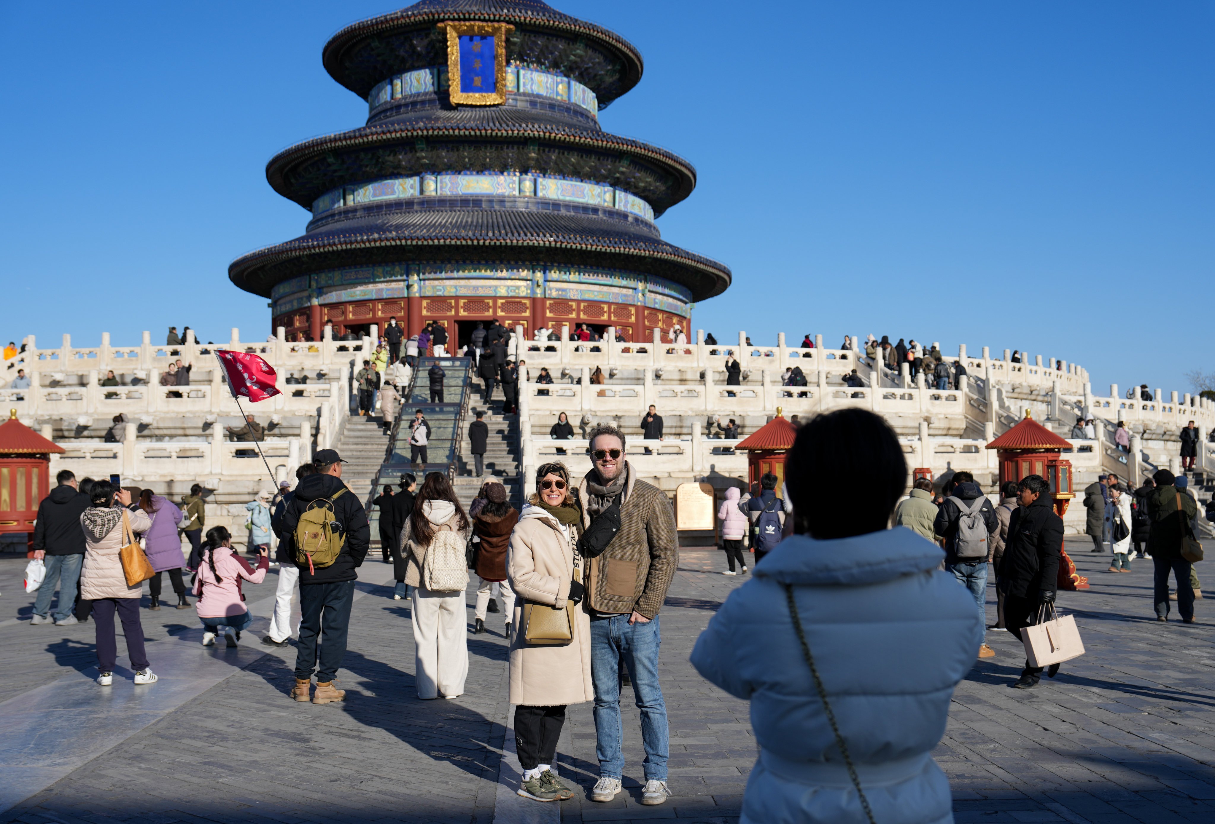 Tourists from Britain pose for photo at Tiantan (天坛) Park in Beijing. Photo: Xinhua