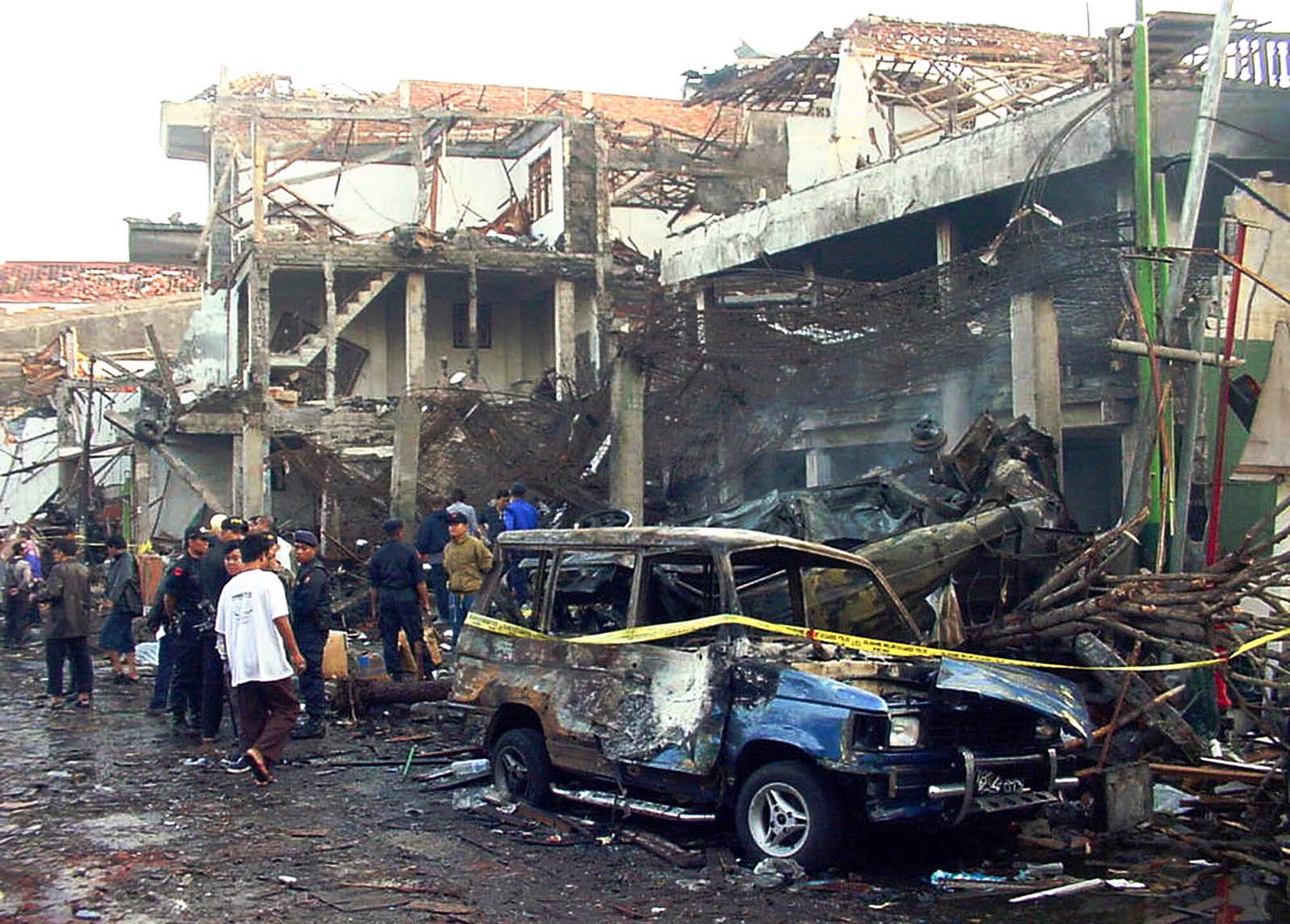 Indonesian police officers inspect the ruins of a nightclub destroyed by an explosion in 2002 in Denpasar, Bali. Photo: AP