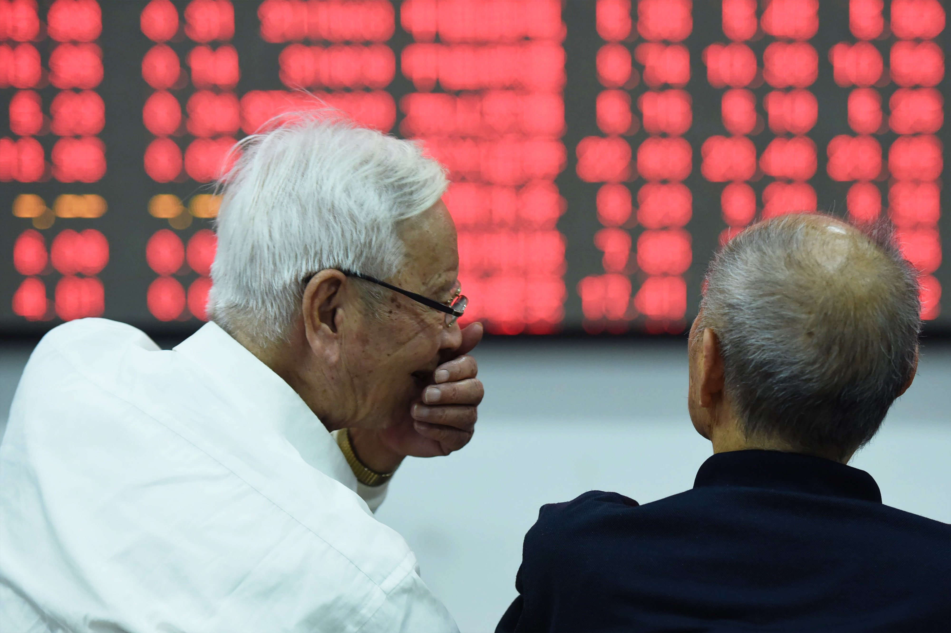 Customers at a brokerage in Hangzhou. Photo: CFOTO/Future Publishing via Getty Images 