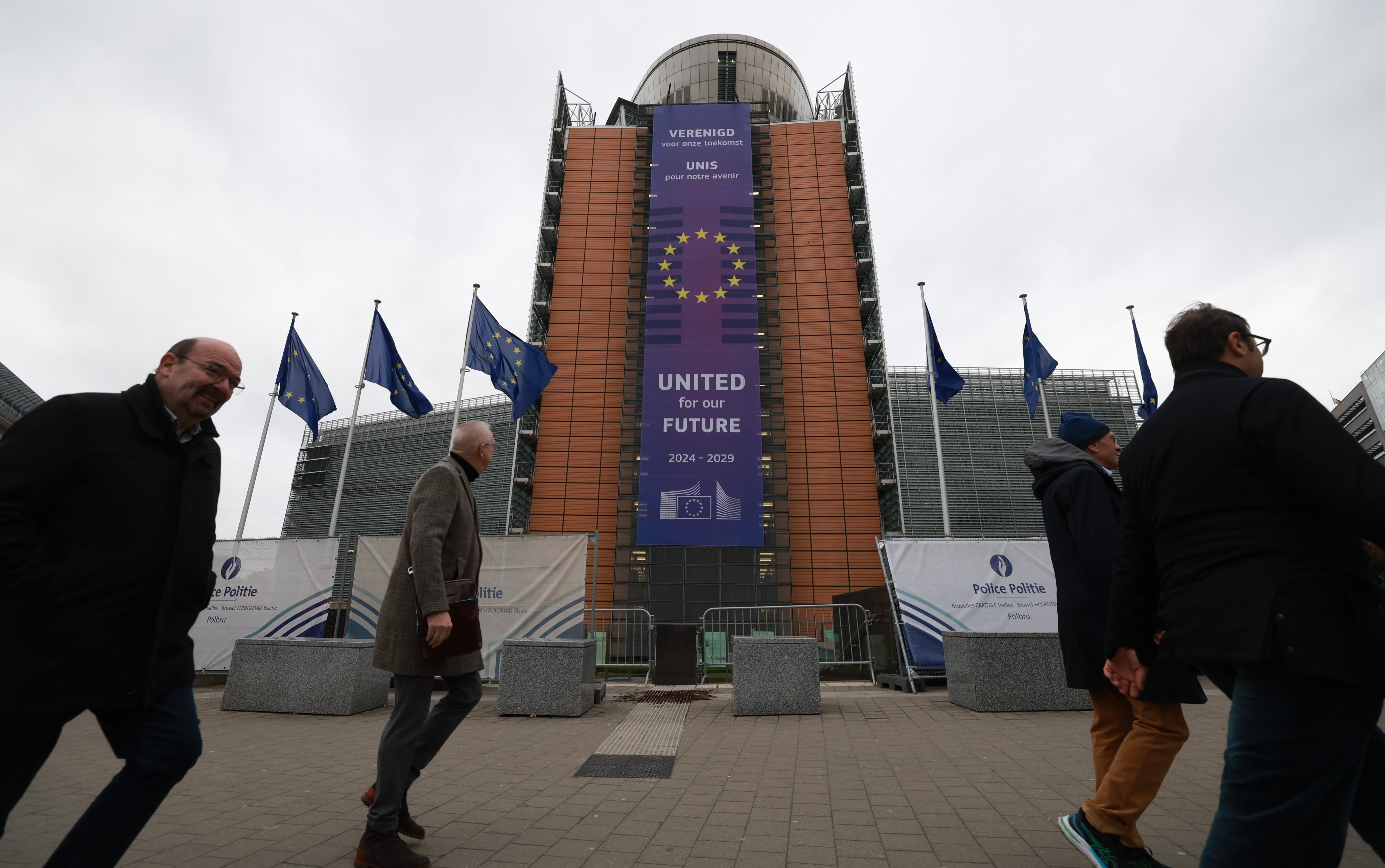 European leaders met to discuss strengthening regional cooperation and partnerships at the EU-Western Balkans Summit in Brussels on December 18 . Photo: EPA-EFE