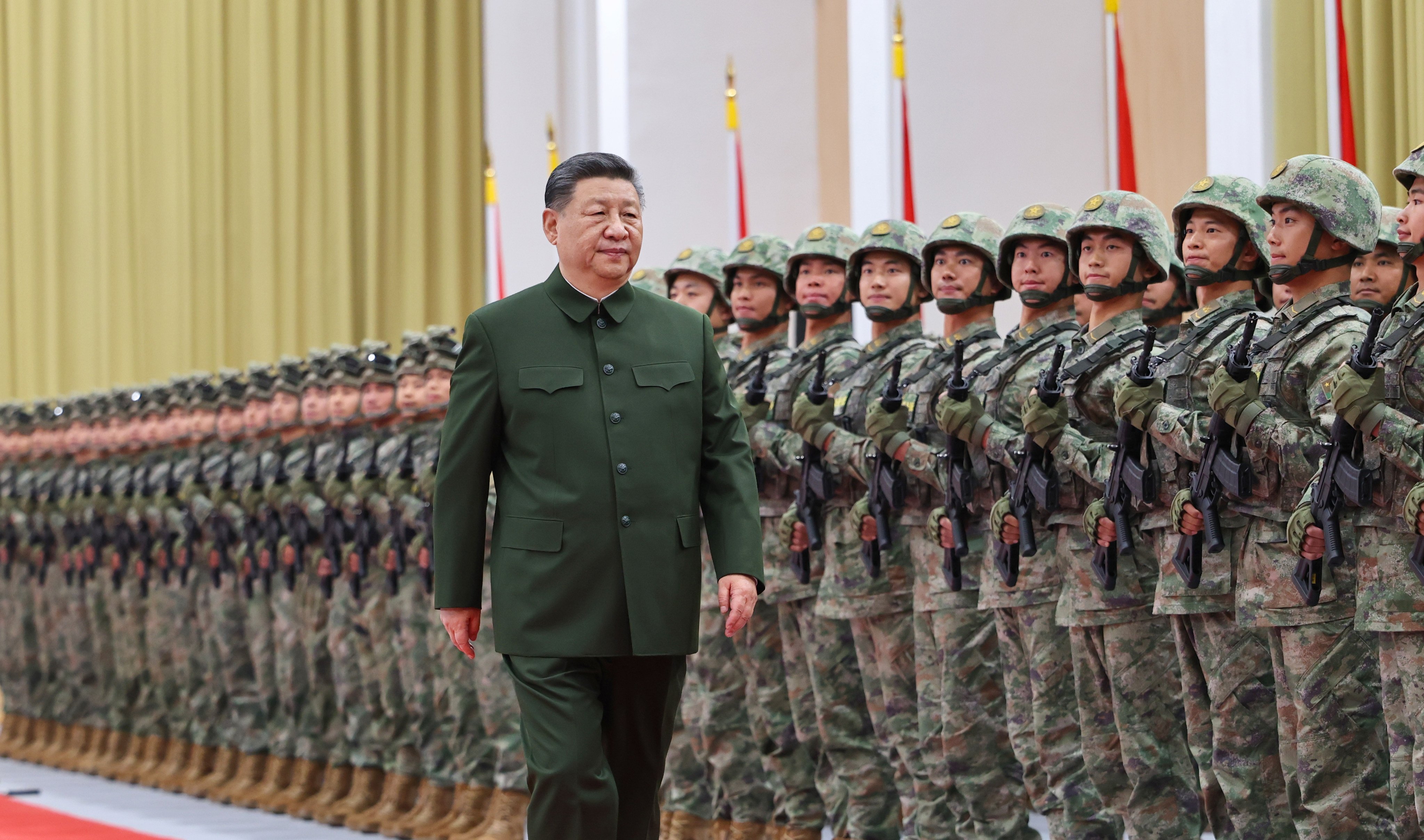 President Xi Jinping reviews the troops during his inspection of the PLA garrison in Macau. Photo: Xinhua