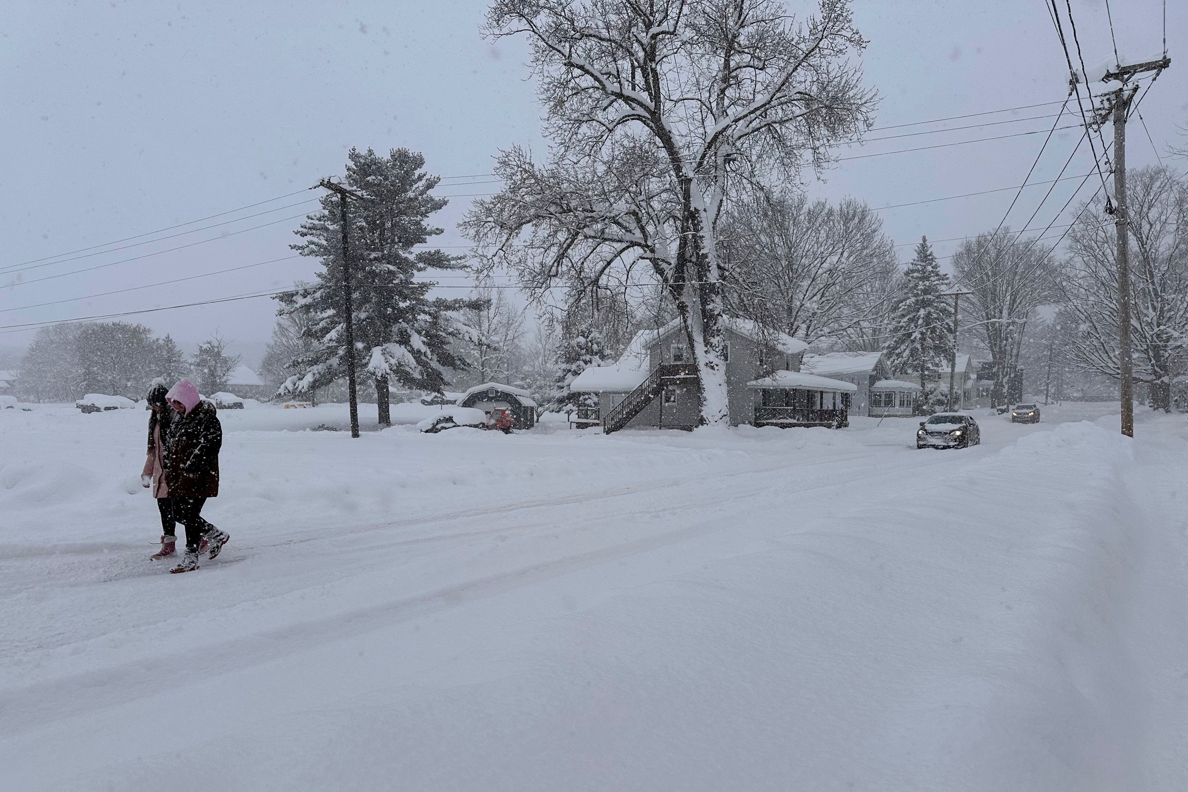 People walk in lake-effect snow on December 1, 2024 in Lowville, New York. Photo: AP