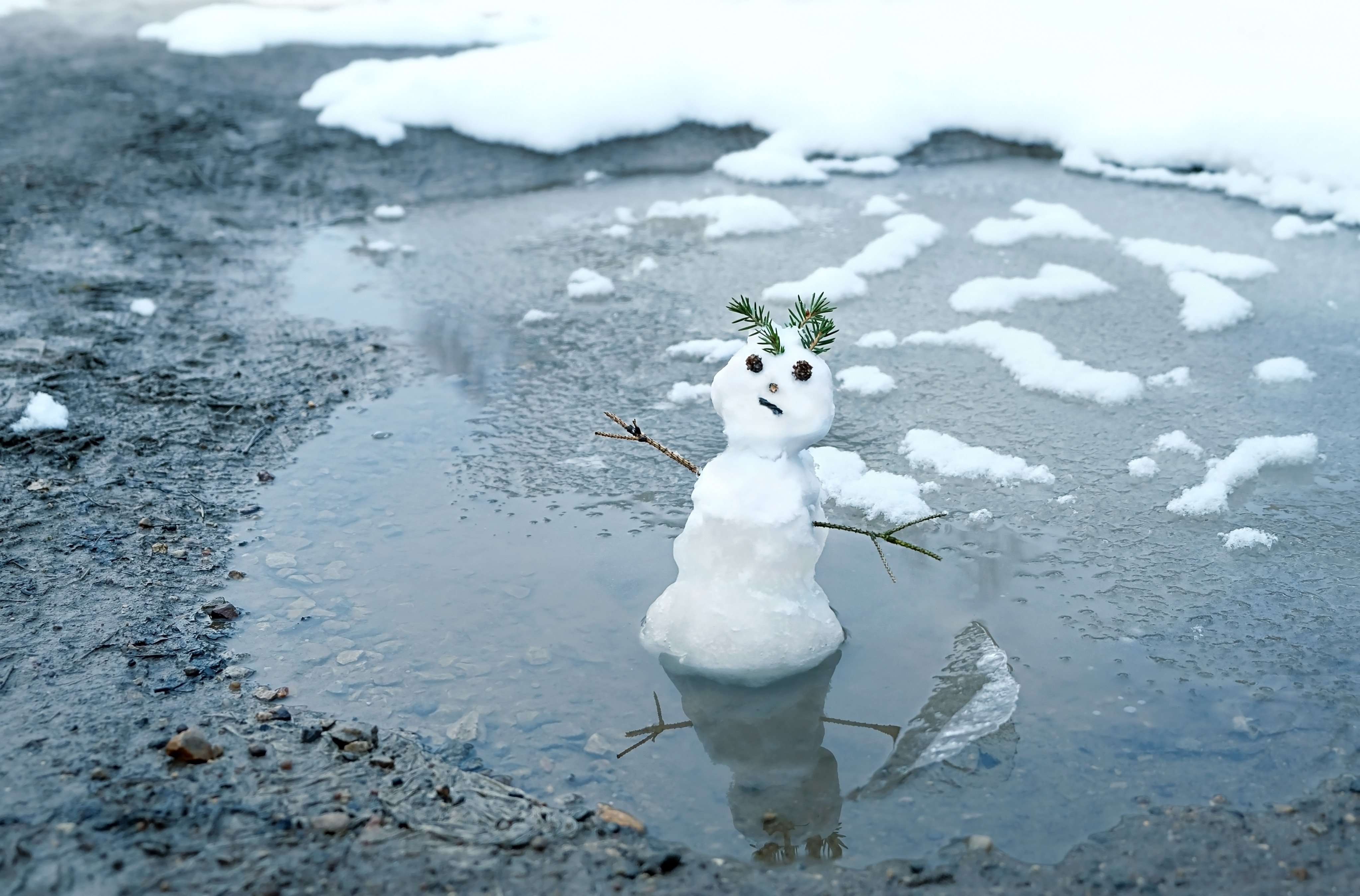 Melted snowmen may become an increasingly common sight in the northern hemisphere, particulary Europe, as climate change caused by burning fossil fuels leads to warmer winters with fewer days at or below freezing. Photo: Shutterstock