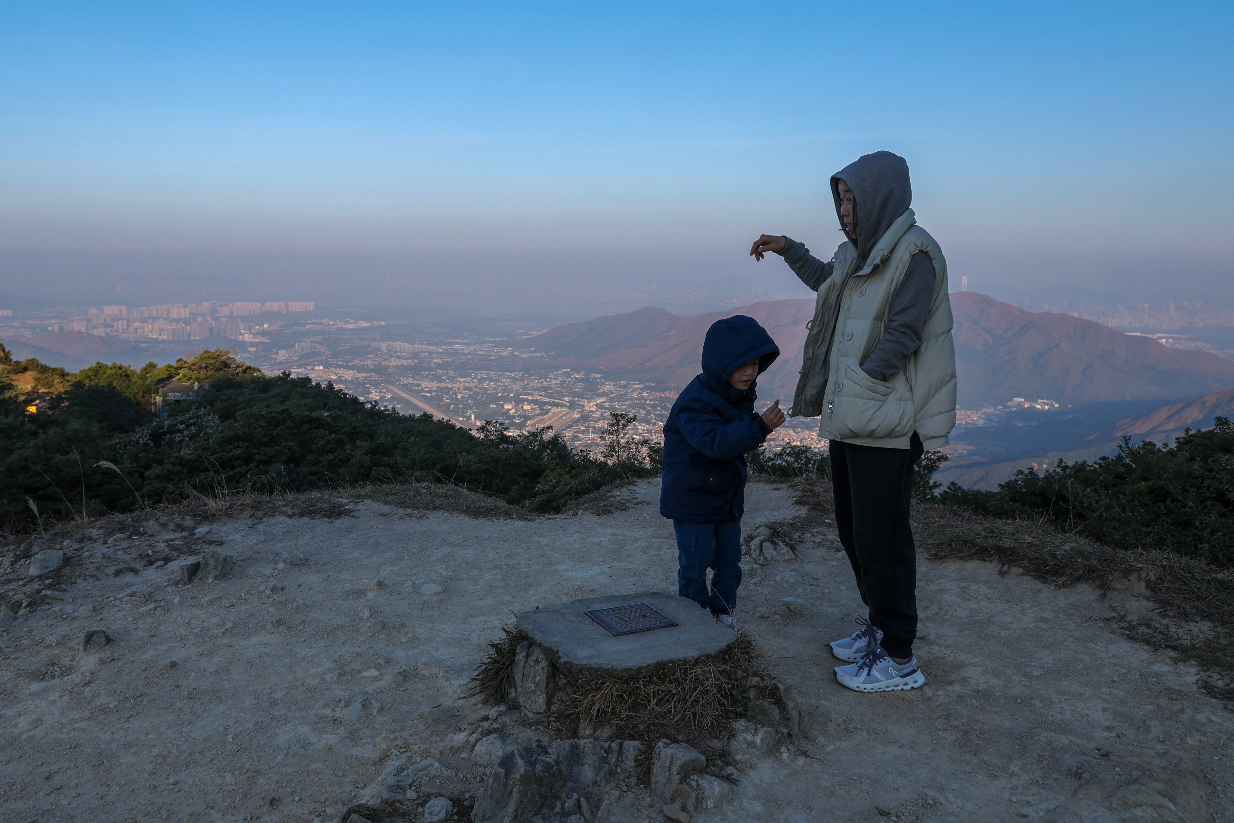 A chill in the air on Tai Mo Shan, Hong Kong’s highest peak, on Saturday morning. Photo: Dickson Lee