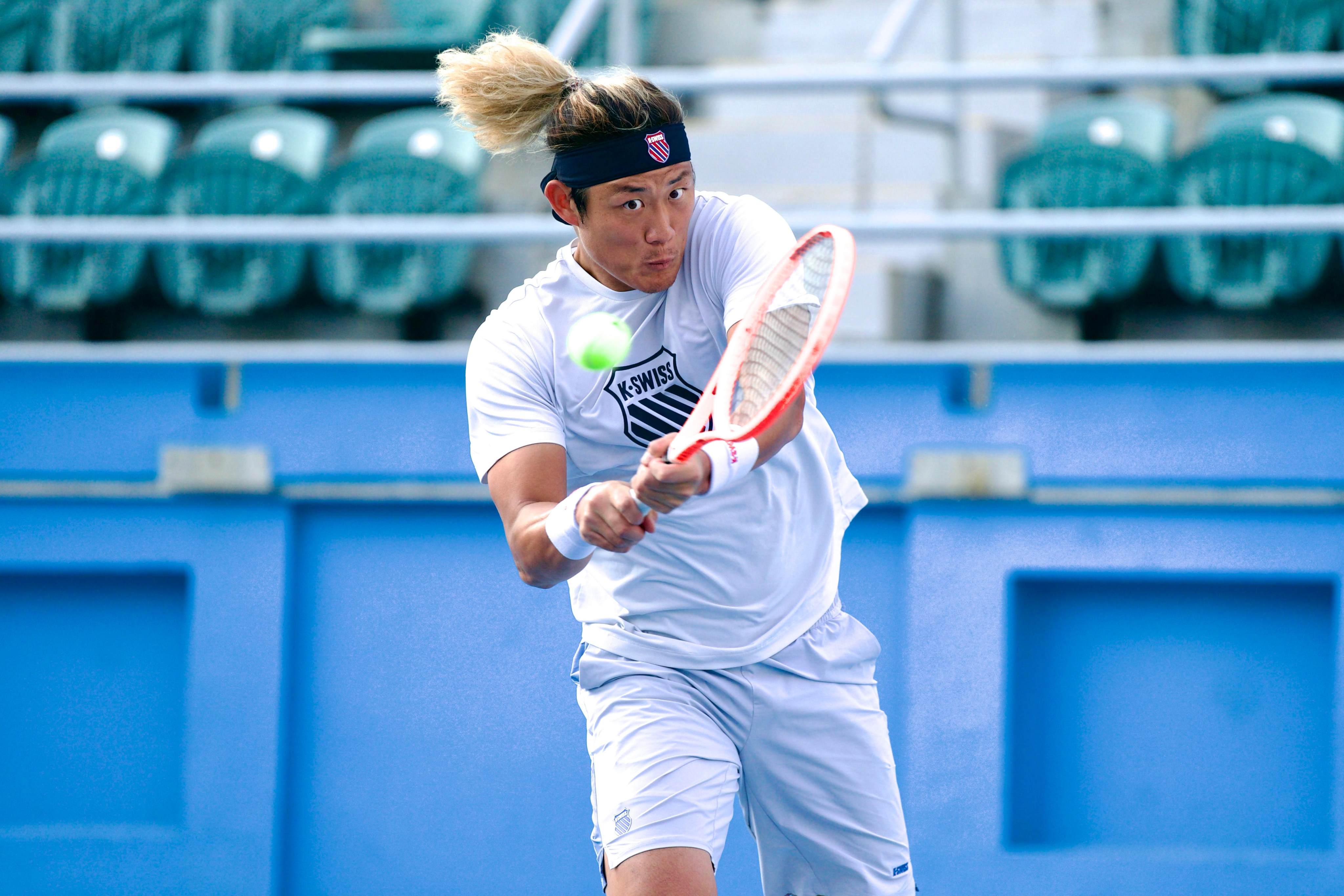 Zhang Zhizhen gets in some pre-season training at Victoria Park Tennis Stadium. Photo: HKCTA