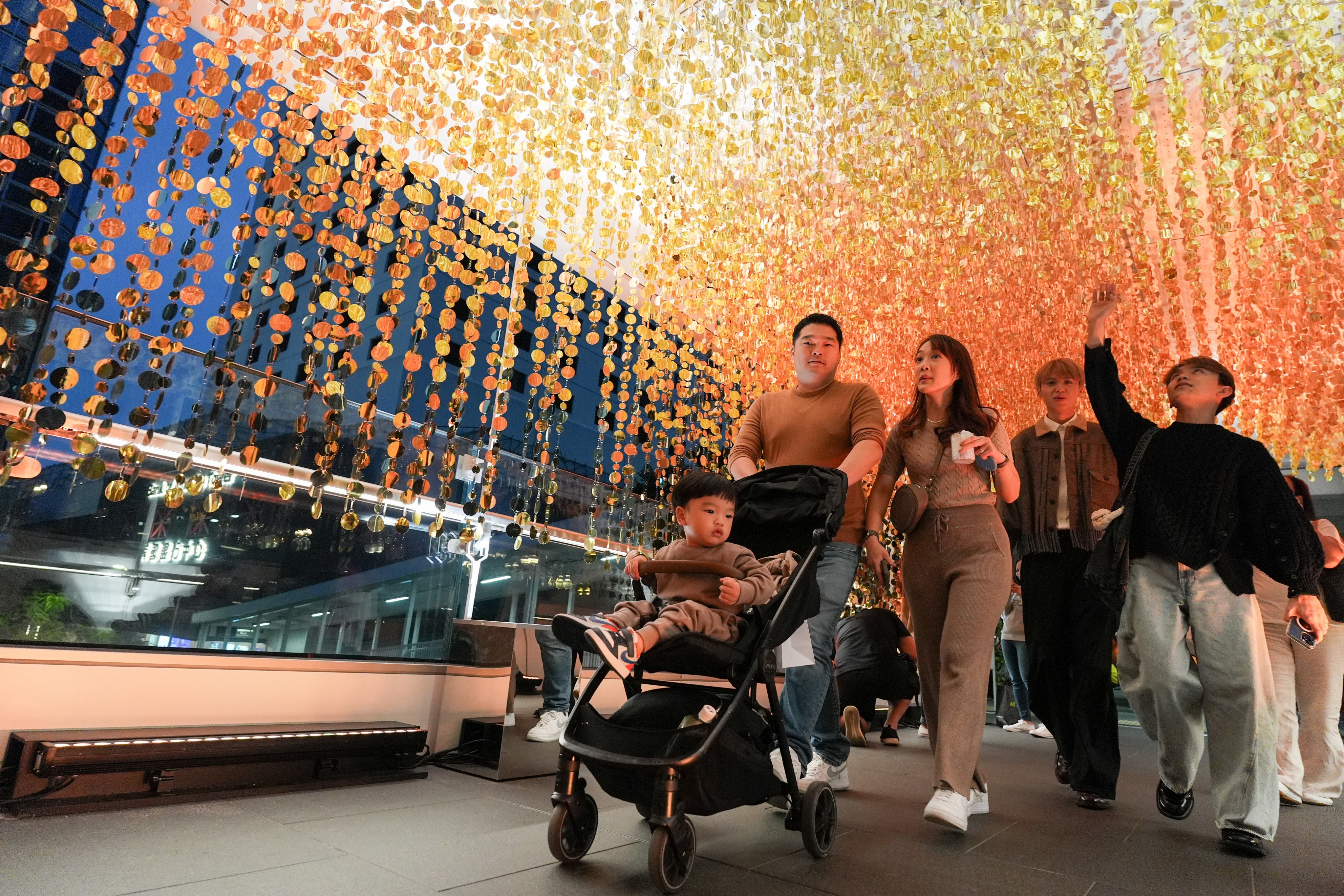 Pedestrians take a stroll on the 80-metre-long, sequin-lined pedestrian bridge of The Henderson in Central. Photo: Eugene Lee