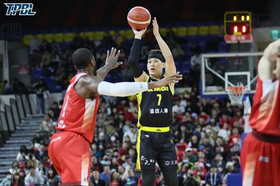 Jeremy Lin finished with 13 points, seven rebounds and nine assists in New Taipei King’s 102-89 win over the Taipei Taishin Mars. Photo: Handout