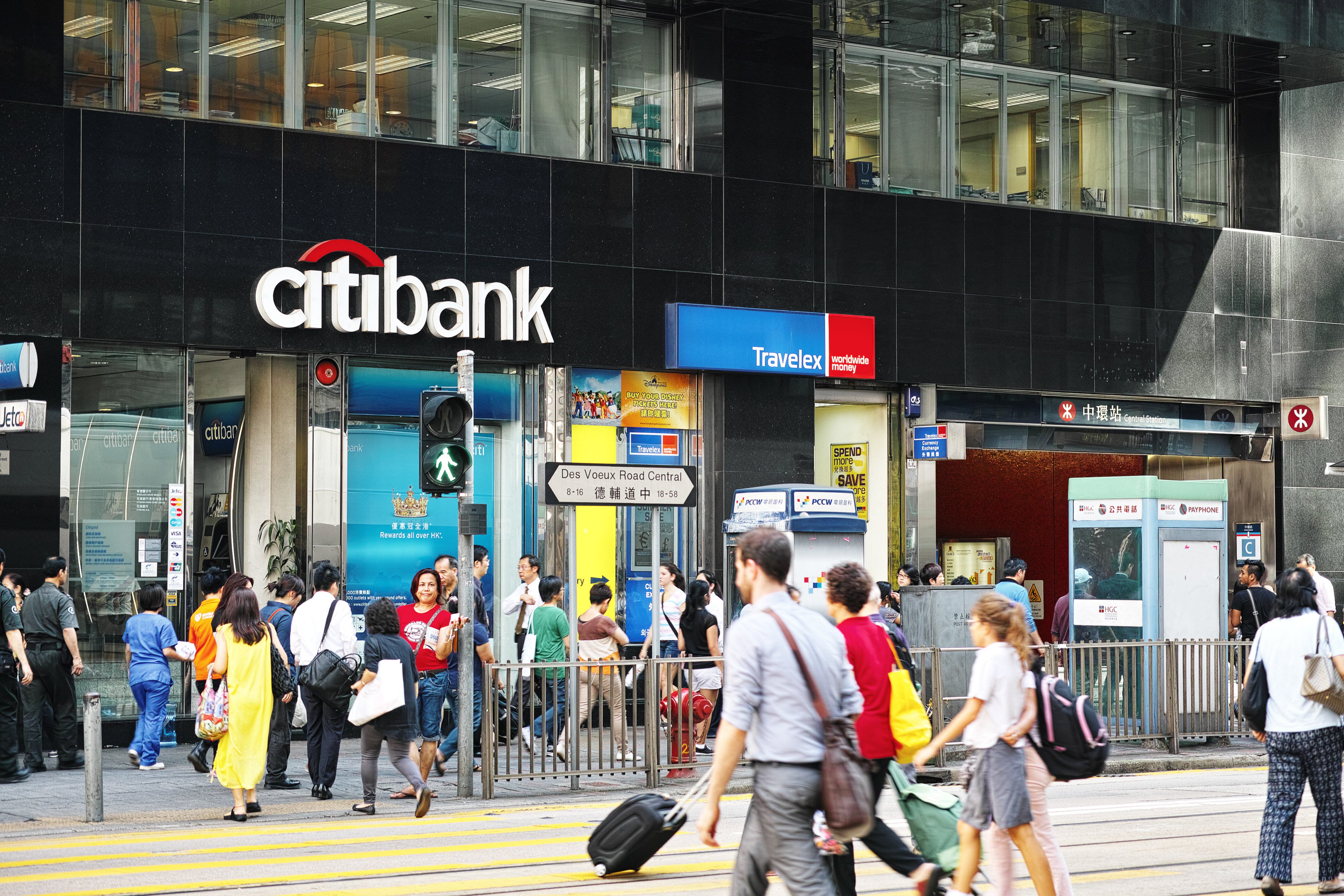 People walking across Des Voeux Road Central, Hong Kong. Photo: Shutterstock