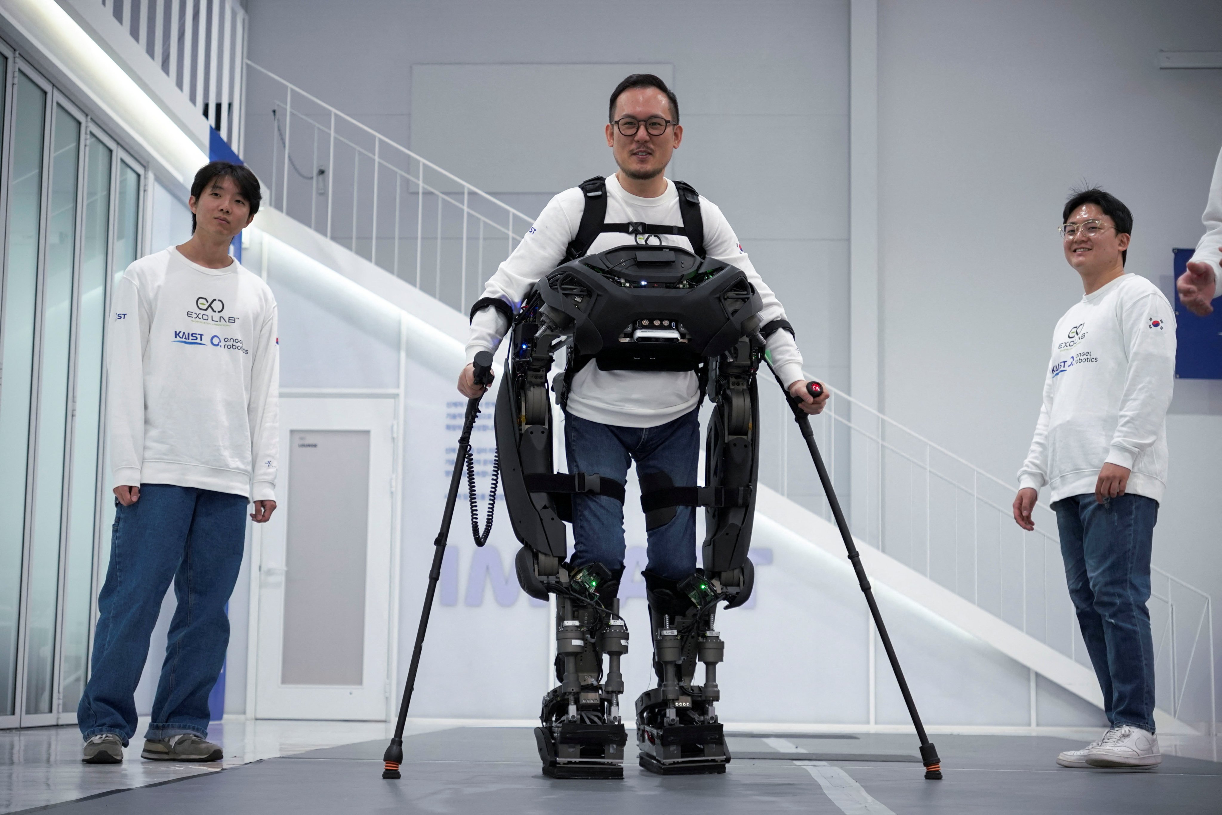 Kim Seung-hwan, who is himself a paraplegic and part of the KAIST team, demonstrates the prototype. Photo: Reuters