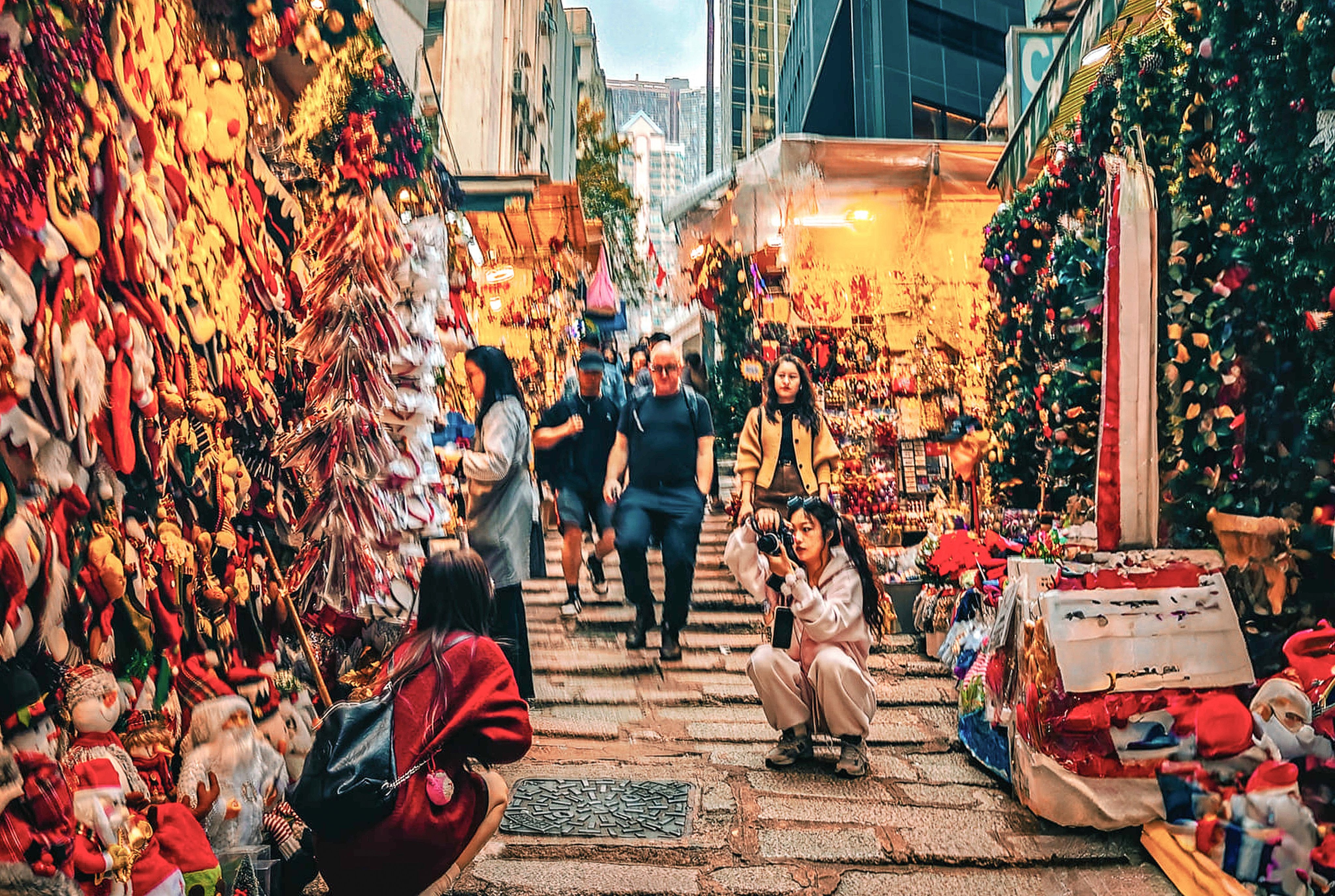 Hong Kong gears up for a festive season with a surge in tourism as mainland Chinese visitors lead the way. Photo: Facebook/Joe Ho