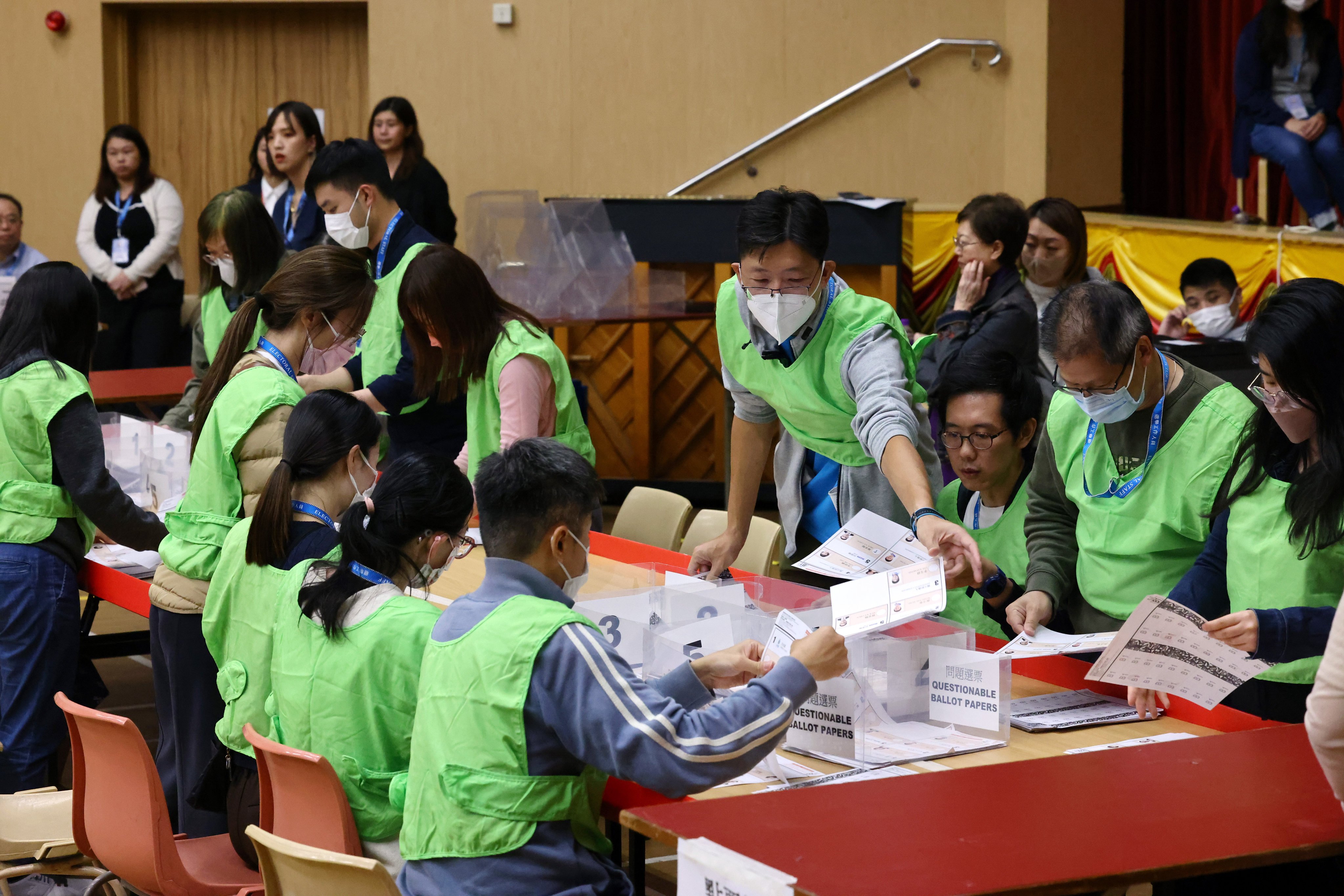 The vote count begins in the 2023 District Council Ordinary Election at Queen’s College, Causeway Bay, in December. Photo: Dickson Lee