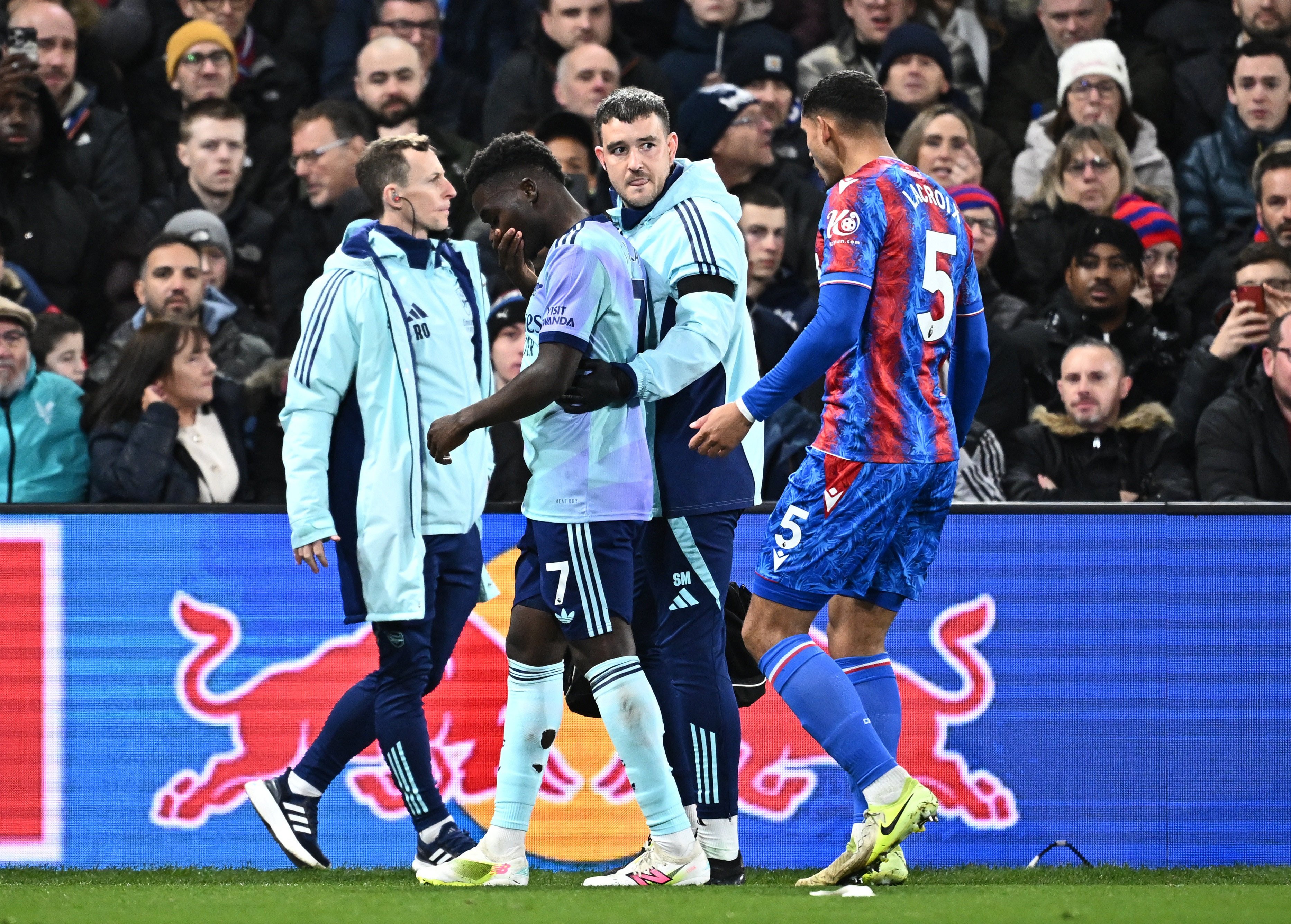 Arsenal’s Bukayo Saka (let) walks off the Selhurst Park pitch after suffering a hamstring injury in his side’s game against Crystal Palace. Photo: Reuters