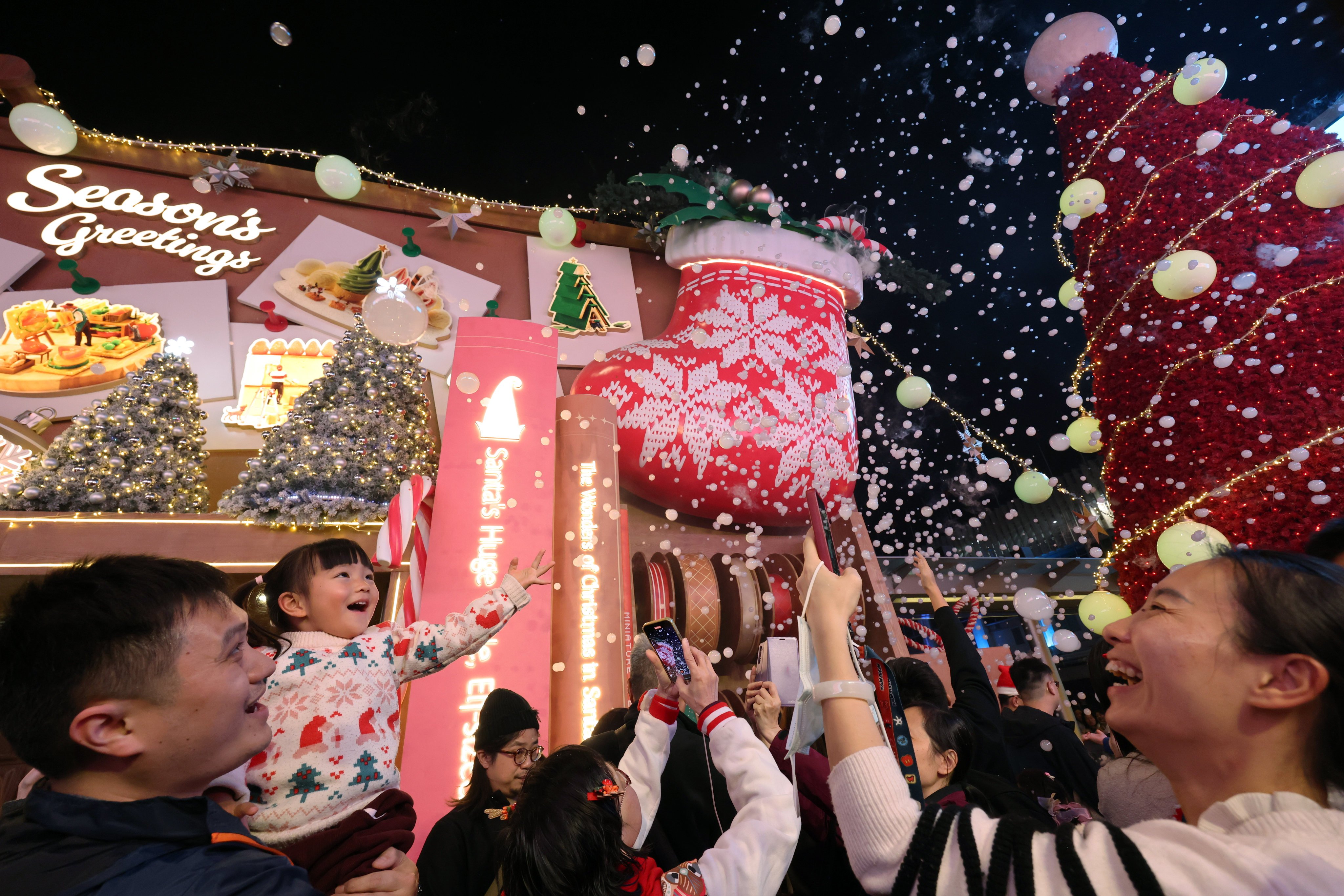 People enjoy the festive decorations at Harbour City in Tsim Sha Tsui. Photo: Jelly Tse