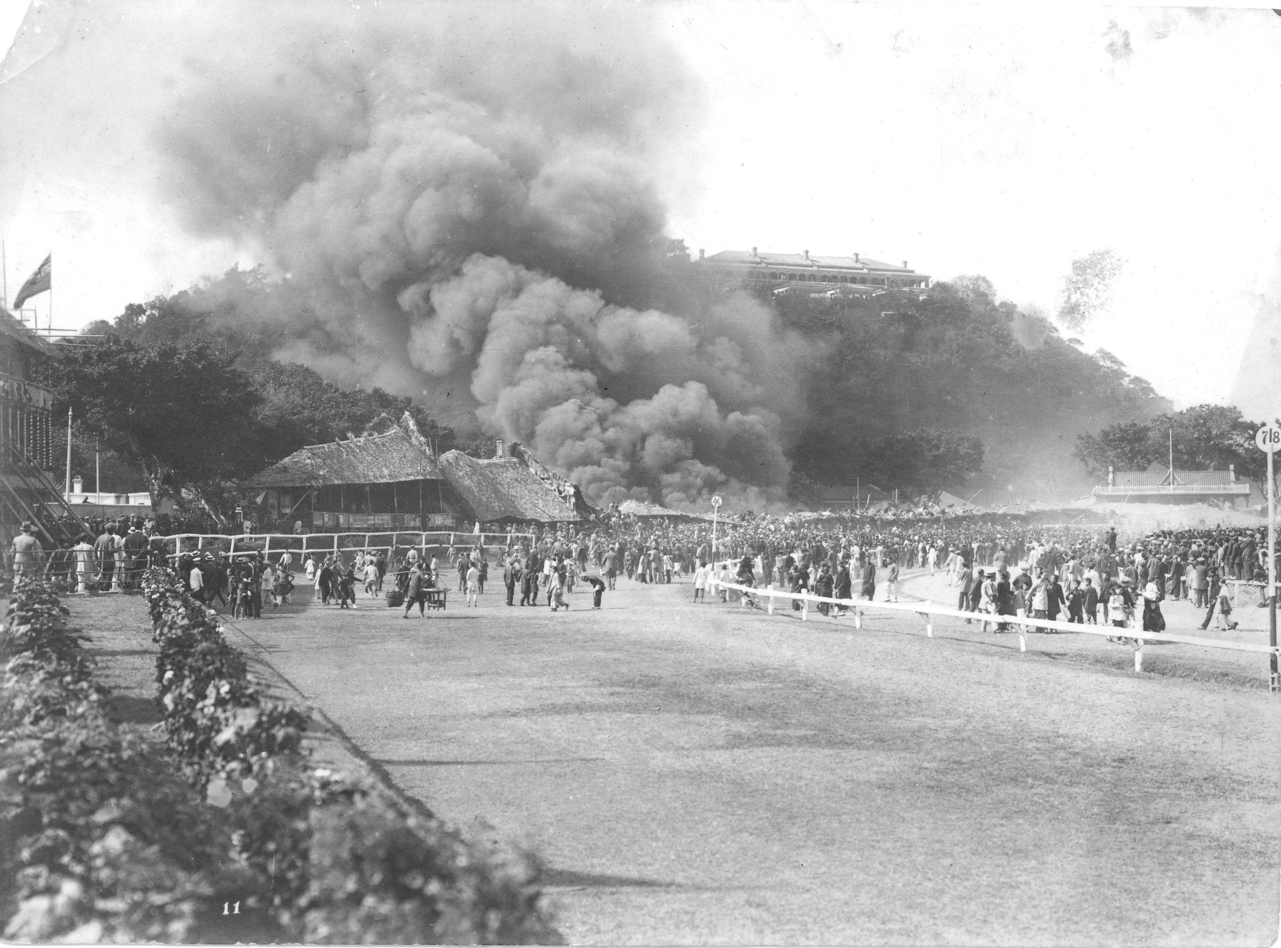 Six hundred lives were lost when a fire ravaged Happy Valley Racecourse in Hong Kong, in 1918. Photo: SCMP Archives
