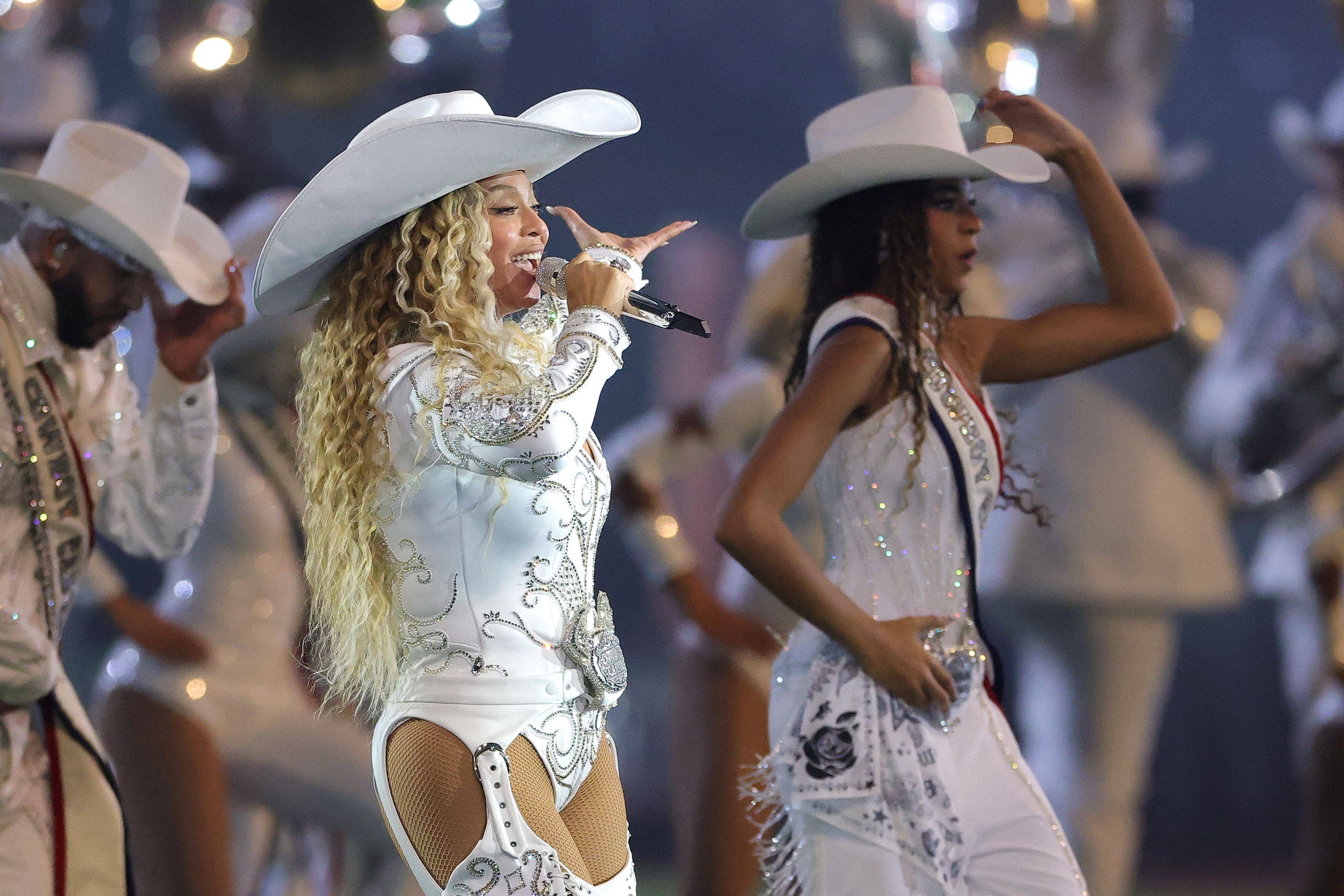 Beyoncé performs with her daughter Blue Ivy during the halftime show for the game between Baltimore and Houston on Christmas Day. Photo: AFP