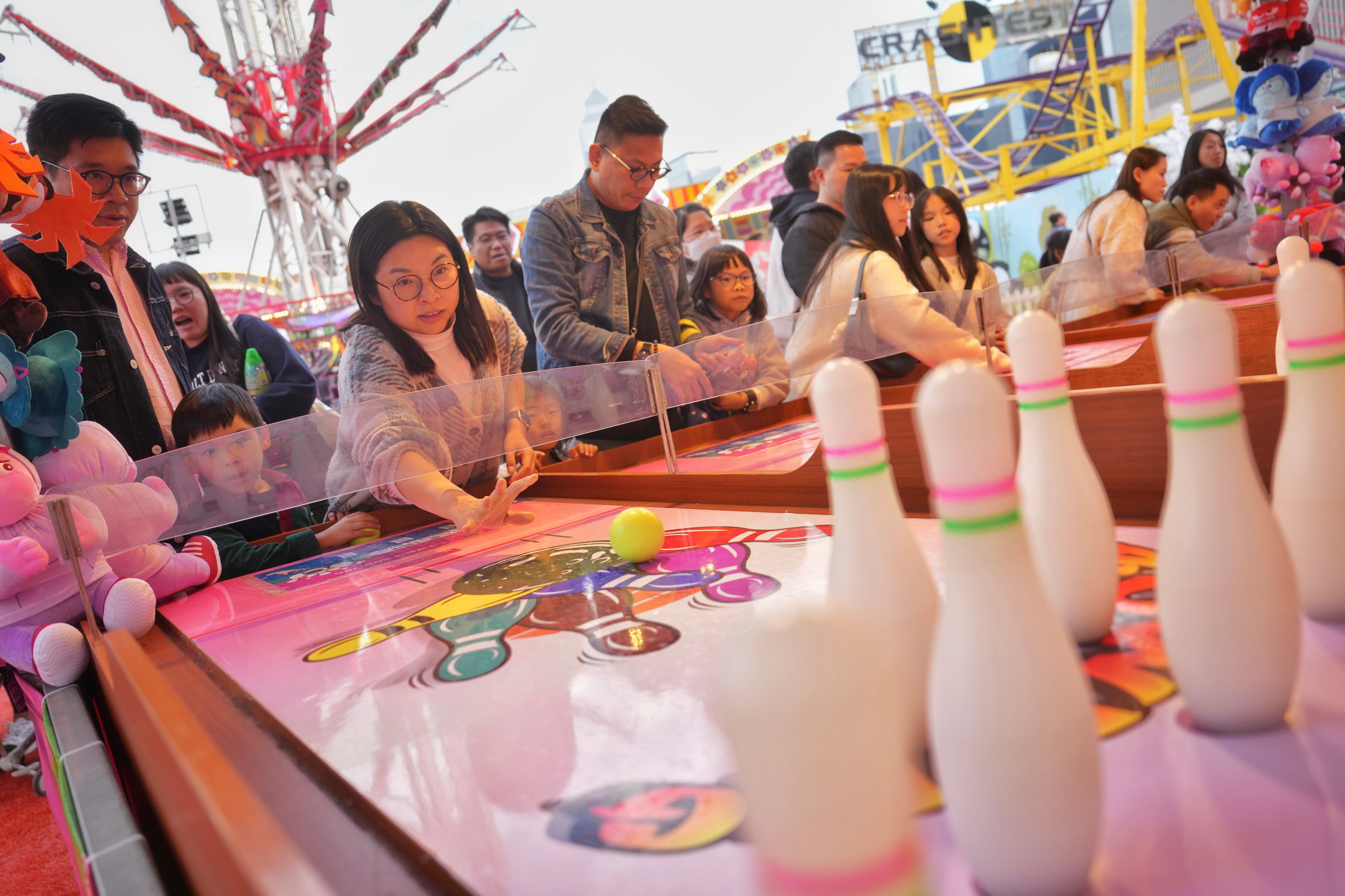 People play booth games at the AIA Carnival, at the Central Harbourfront Event Space, on December 22, 2024. Photo: Elson Li