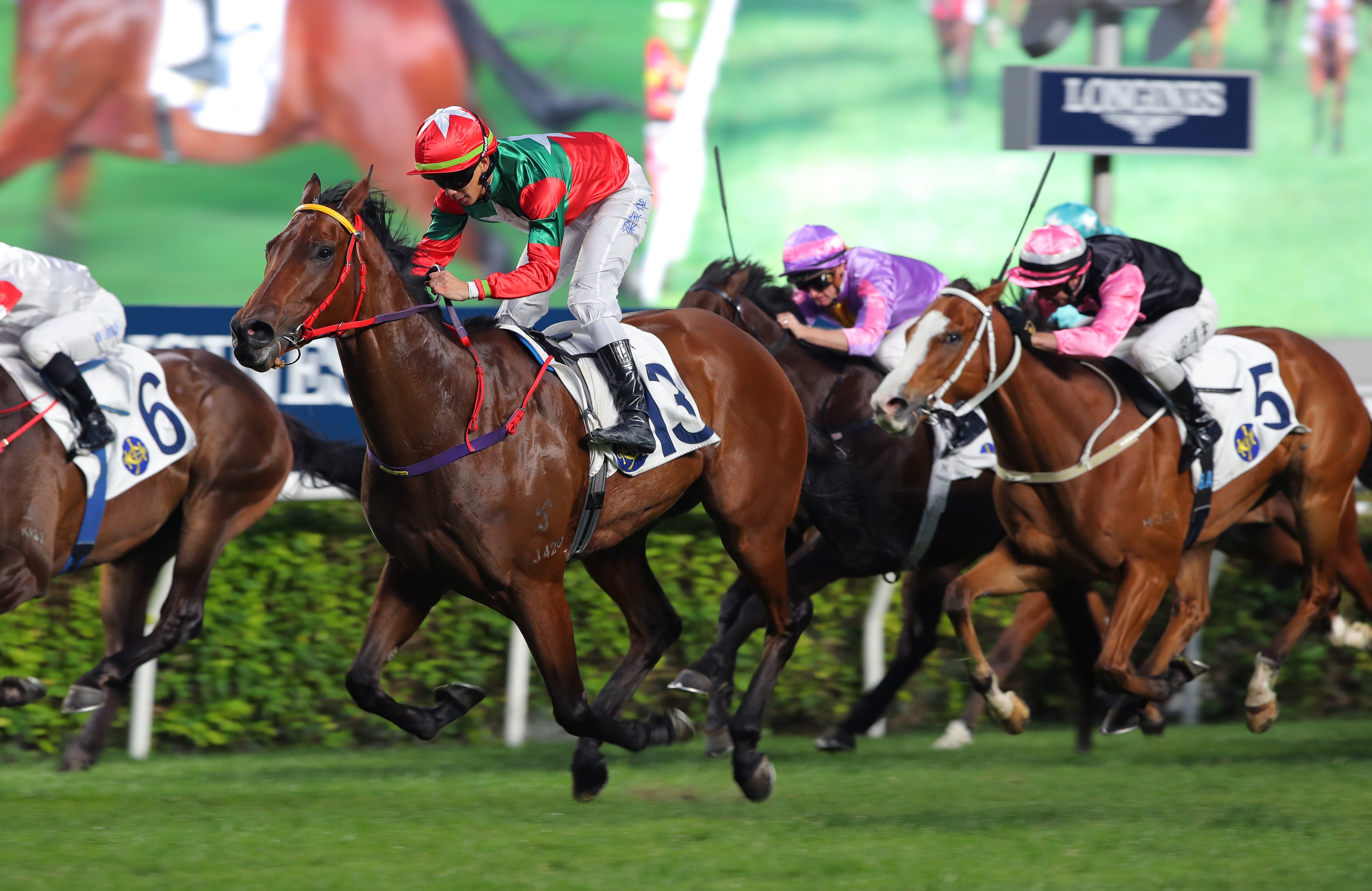 Markwin storms home under Derek Leung to win at Sha Tin on December 8. Photos: Kenneth Chan