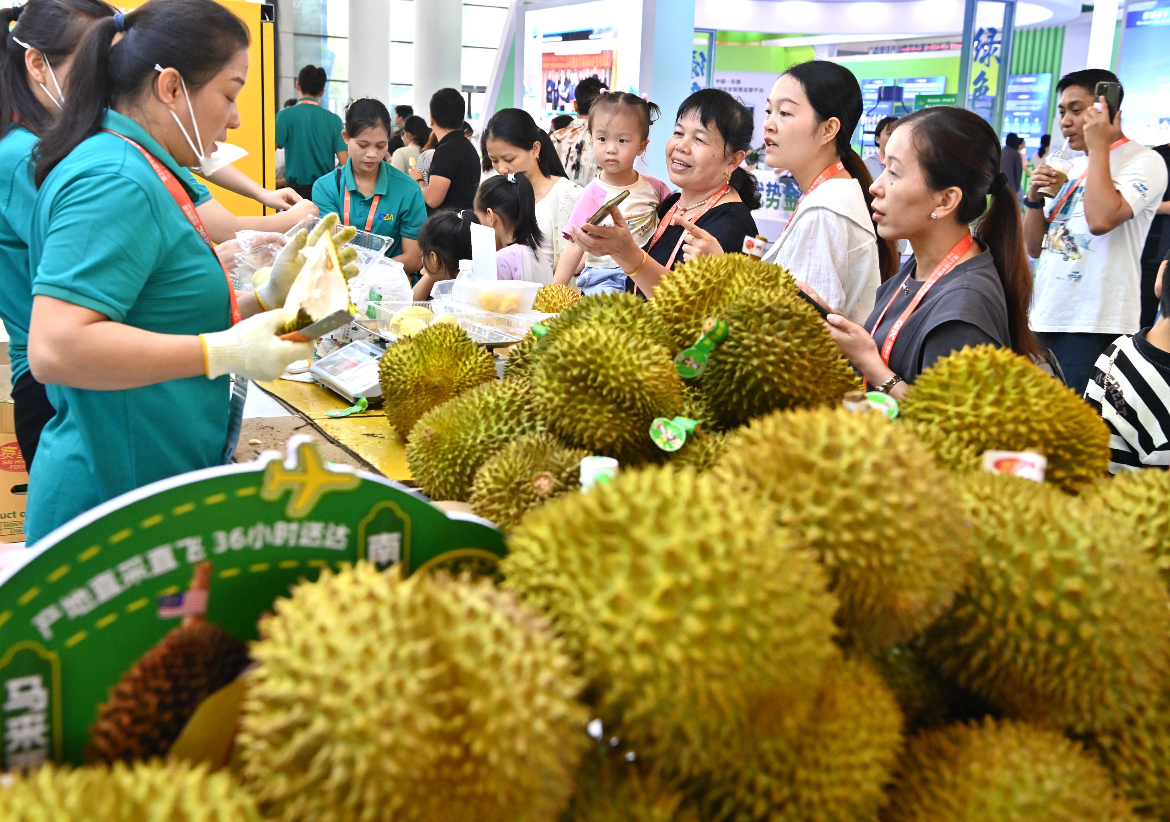 People buy Malaysian durians at the China-Asean Expo in Nanning, Guangxi Zhuang autonomous region, in September. Photo: Xinhua